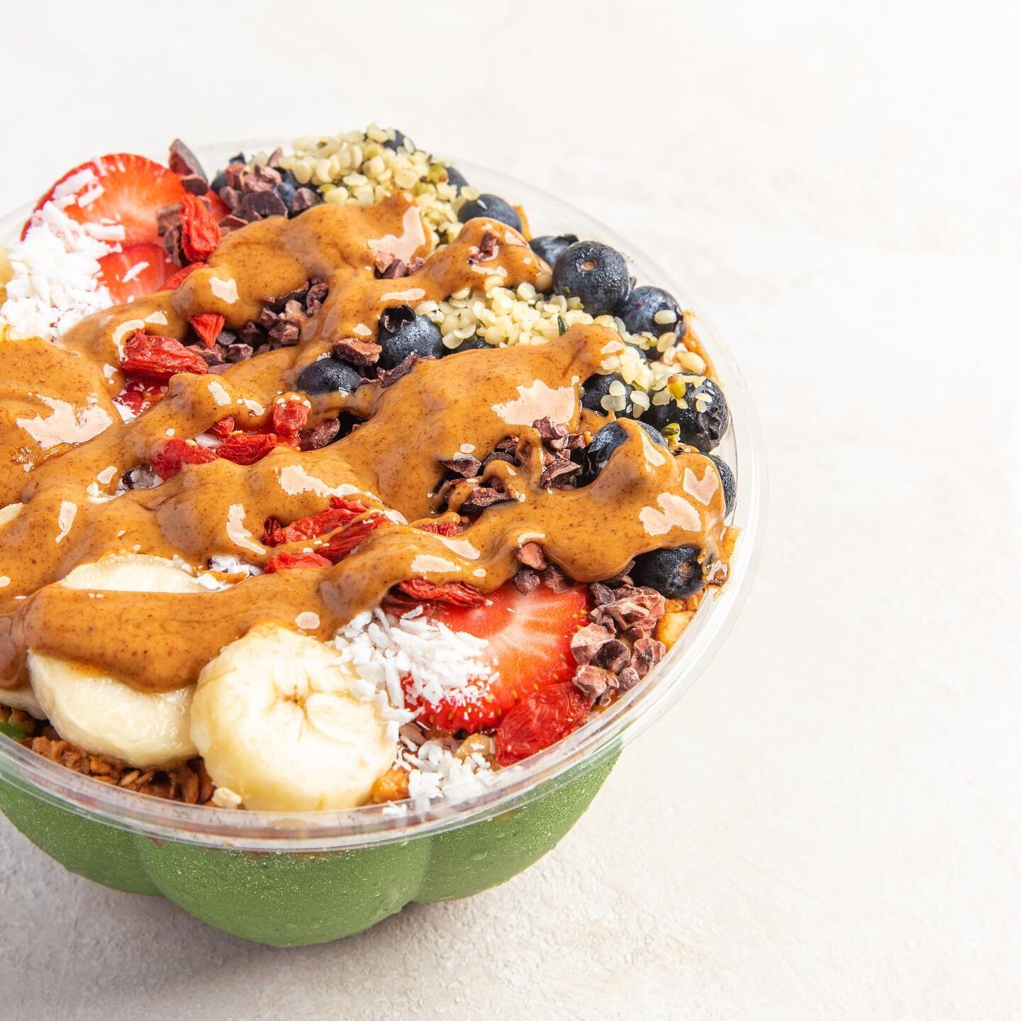 It&rsquo;s heating up again this week so stay cool with our protein packed Popeye Bowl 🔥🌱💪🏻 Perfect breakfast on the go, post-workout snack or afternoon pick me up. 
⠀⠀⠀⠀⠀⠀⠀⠀⠀ 
⠀⠀⠀⠀⠀⠀⠀⠀⠀ 
⠀⠀⠀⠀⠀⠀⠀⠀⠀ ⠀⠀⠀⠀⠀⠀⠀⠀⠀
⠀⠀⠀⠀⠀⠀⠀⠀⠀
➖➖➖
📍 Newport Beach + Dana 