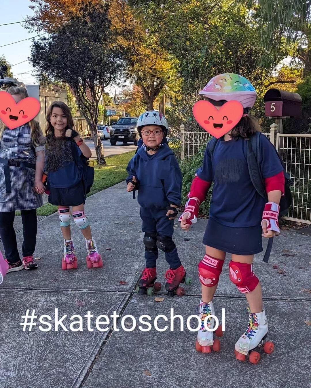 We are loving this new morning routine! Skating to school!! Little brother and a neighbour is now joining us ❤️
#skatetoschool