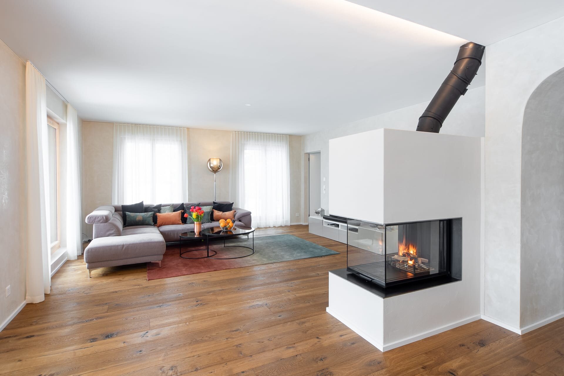 Wohnzimmer mit Feuerstelle by Vinval Gestaltung