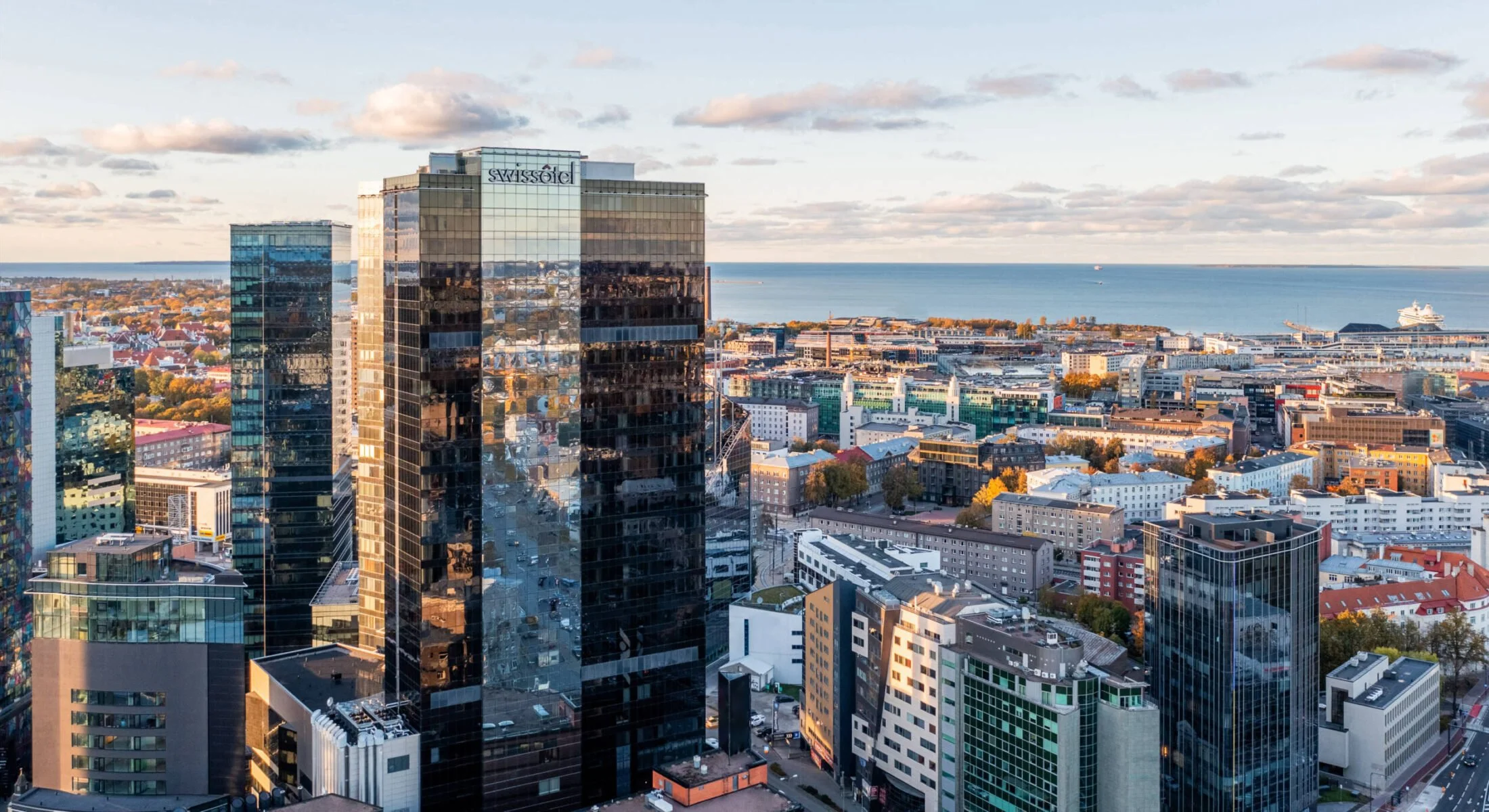 Swissotel-Tallinn-Drone-Photo-cropped-2200x1200.jpg