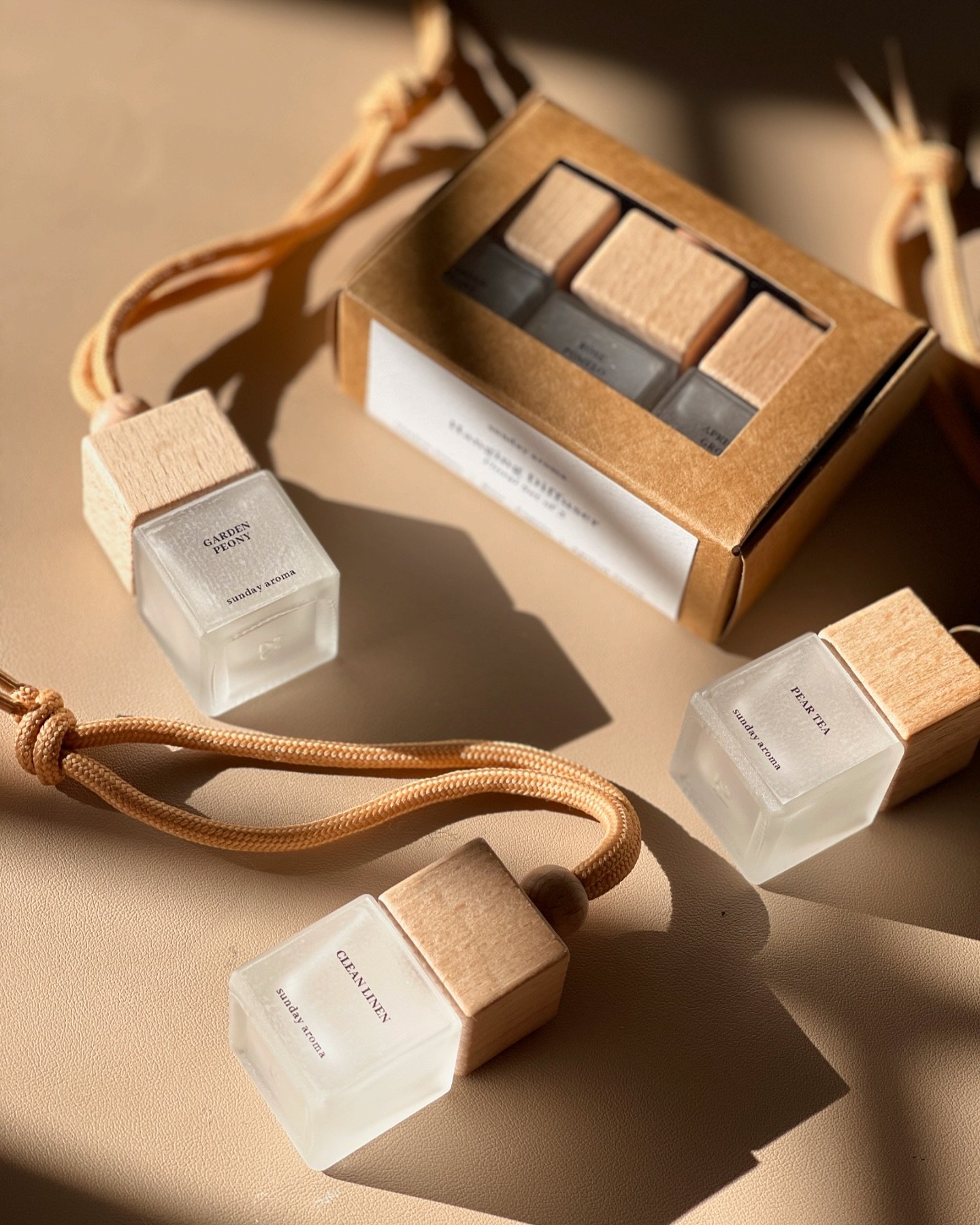 The perfect stocking stuffer gifts this holiday season! 🎁🎄🎅🏻 You can now bring your favorite scents to your car, bathroom, or any small space with our mini hanging diffuser set✨

Designed for portability and convenience, these compact diffusers a