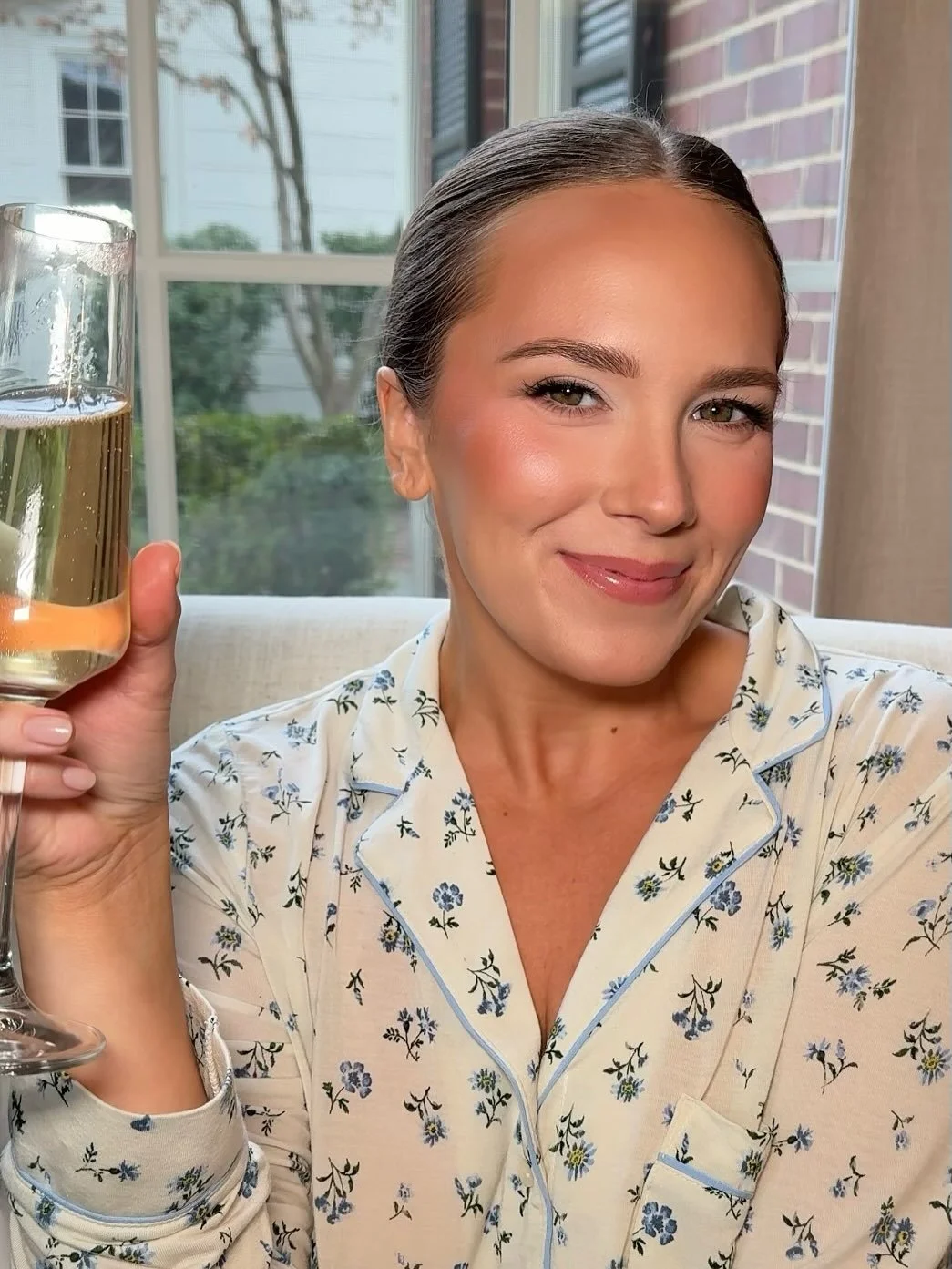 cheers to @sarahozzello’s wedding day and this flawless bridal makeup look🥂🤍🕊️
some key products used:
@anastasiabeverlyhills brow freeze gel
@makeupbymario master mattes palette (cool toned)
@ardellbeauty lashes in 420
@diorbeauty star fi