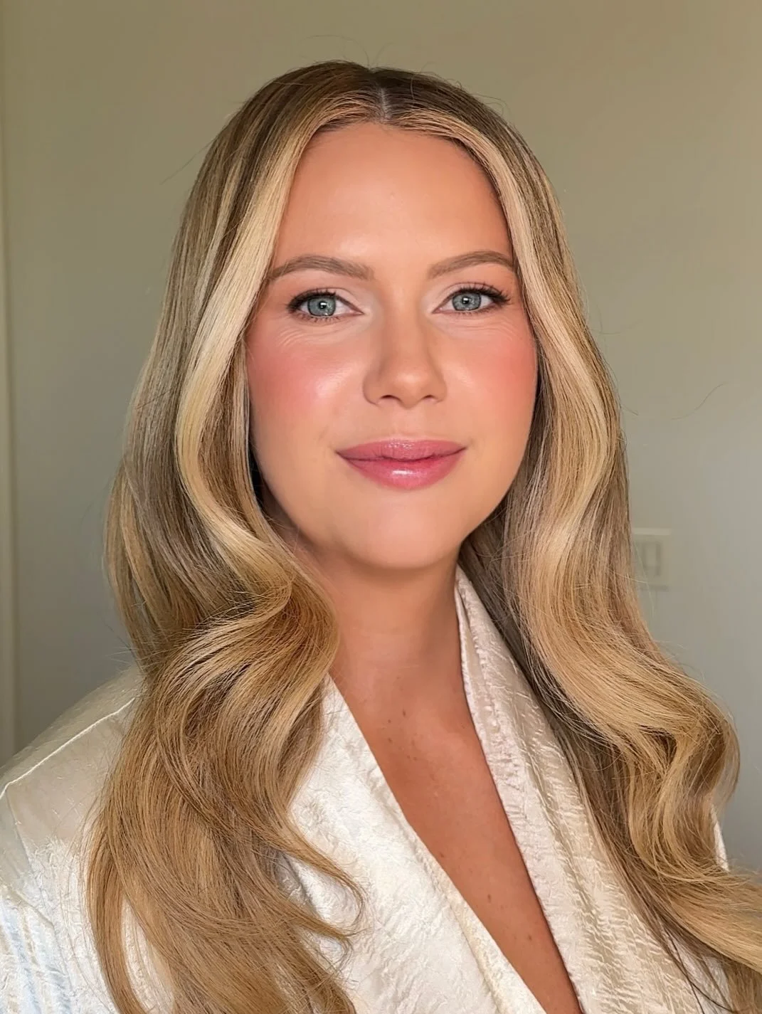 my final bride and wedding of 2025 did not disappoint. @claire_shealy - you are a vision. ily!

had the best time getting claire &amp; her family wedding for this very special day. she wanted a natural makeup look with those glowy, angelic &ldquo;vs 