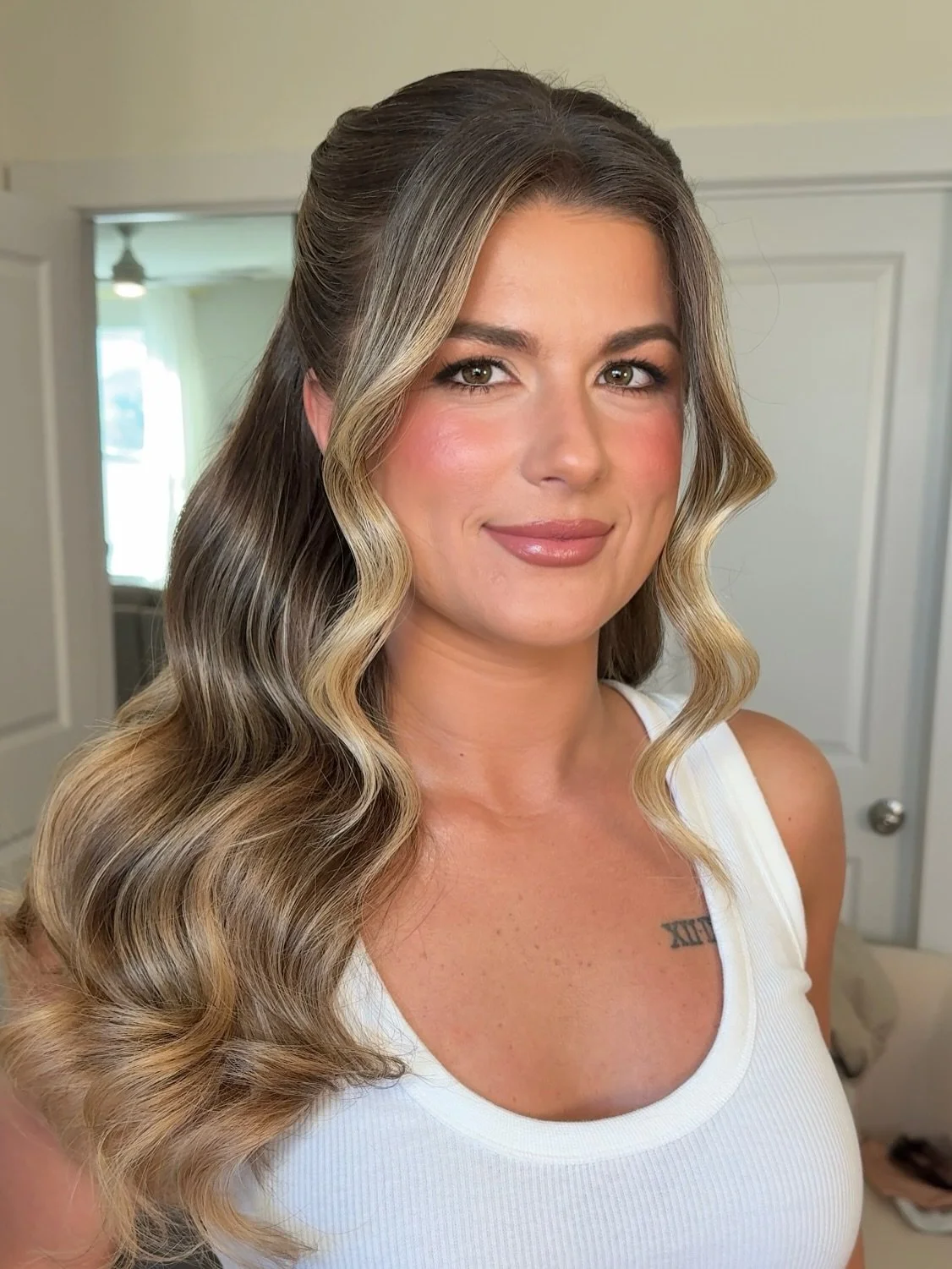 the makeup assignment: just like me, but a lil extra🤌

creating this soft glam makeup look on my client @chelseasteinruck was so much fun today! comment if you want to know any of the products used

makeup &mdash; @makeupbycaitlyn 
hair &mdash; @hai