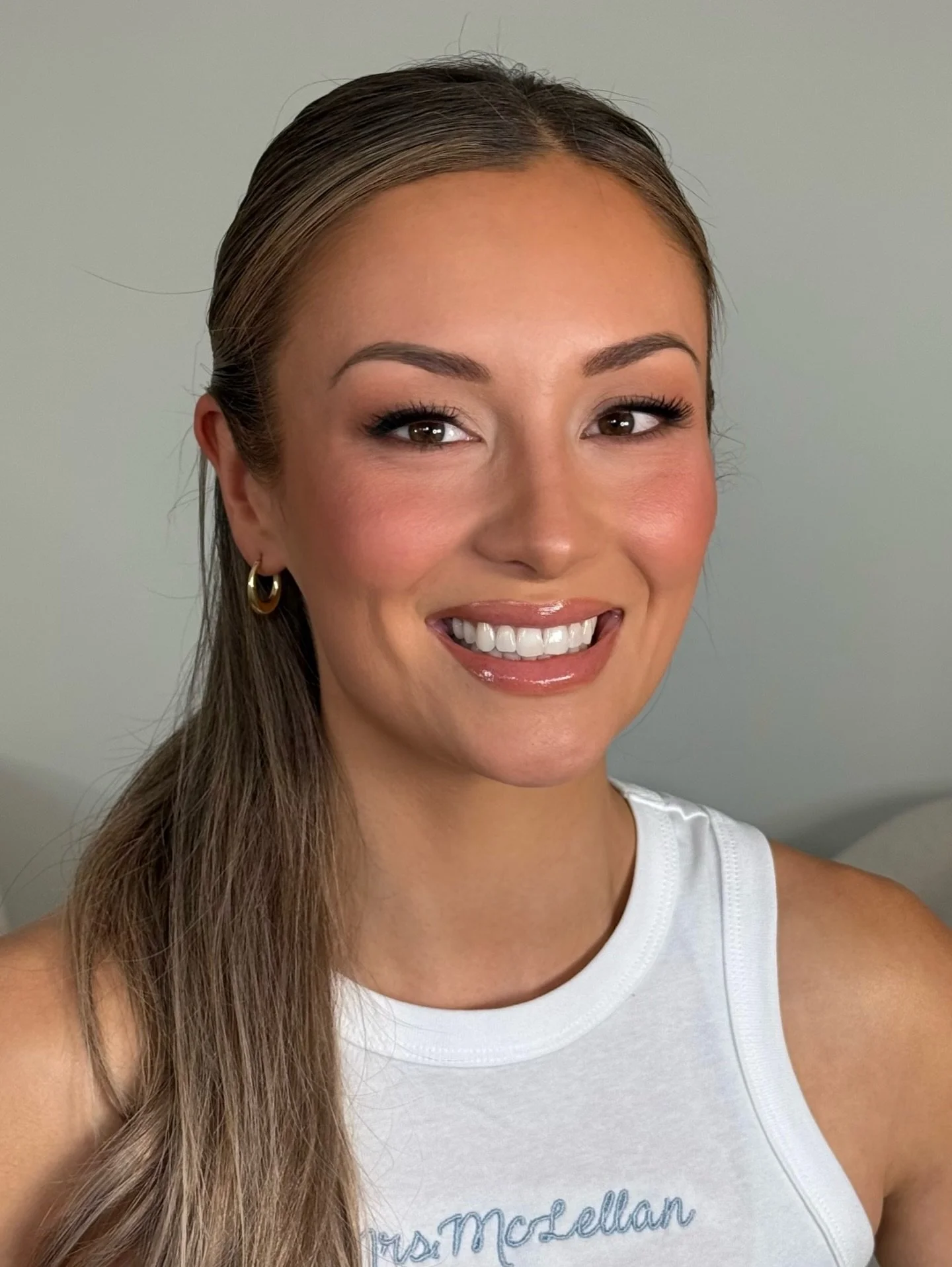 soft glam makeup for my girl @sarastryhas 🤍 some key products:

@glossier brow pencil 
@patricktabeauty major dimension III palette 
@diorbeauty face + body foundations
@kosas color correctors 
@guccibeauty bronzer
@patricktabeauty blushes in not to