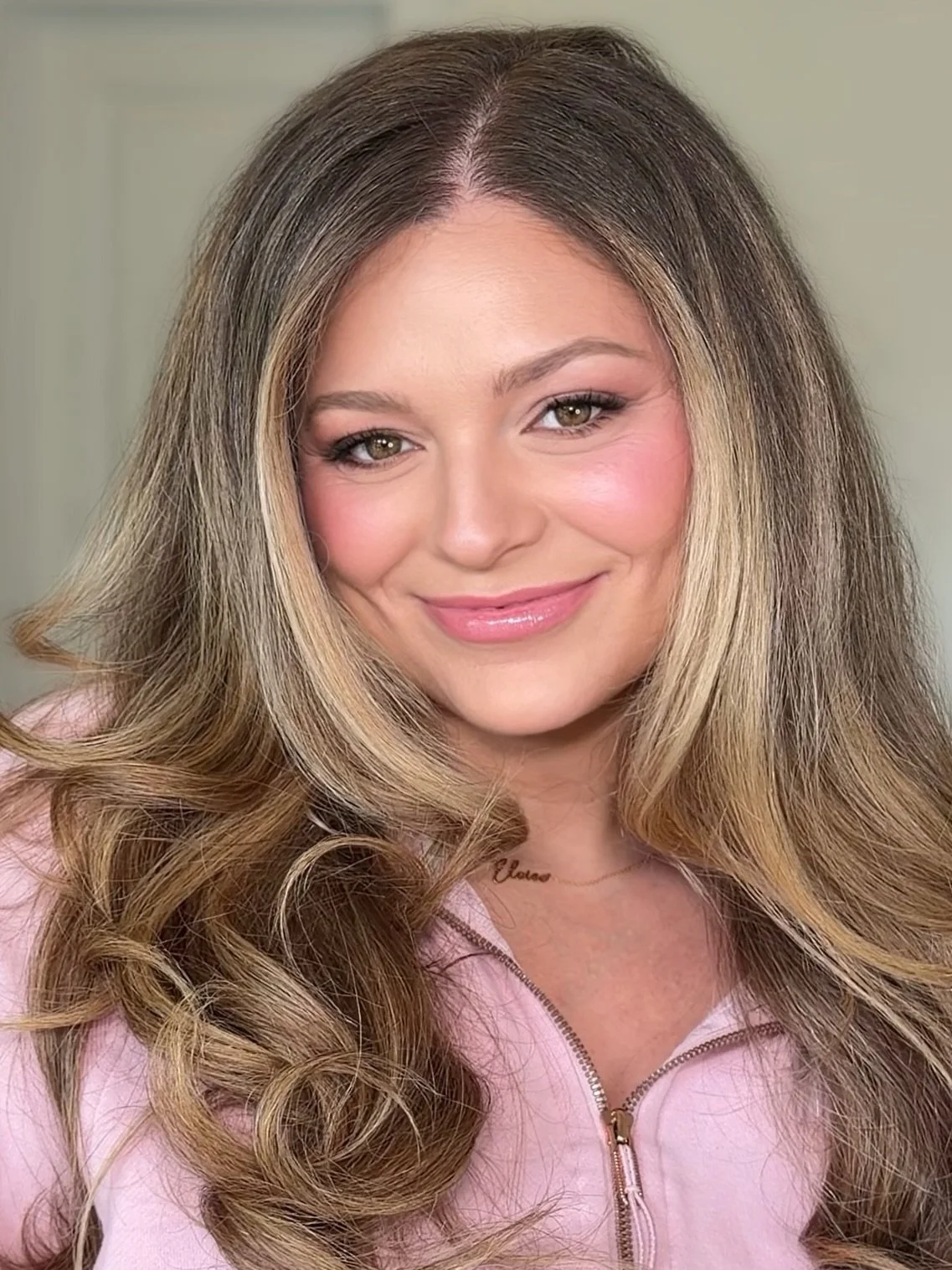 pro tip: get your makeup done when you&rsquo;re newly postpartum as a little *pick me up* for family photos 🩷

i still cannot believe my girl @heatherjbrown_ @dreamy_content just had a baby! who looks this gorg a few weeks after giving birth?!

some