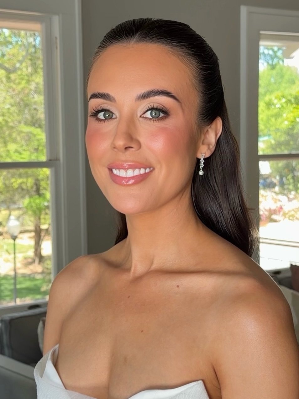 bridal makeup for @allieferraro🪽key products used:

&bull; @patricktabeauty major dimension III palette
&bull; @makeupbymario liner in perfect brown
&bull; @diorbeauty foundation stick in 3N
&bull; @patricktabeauty blush in just enough + she&rsquo;s