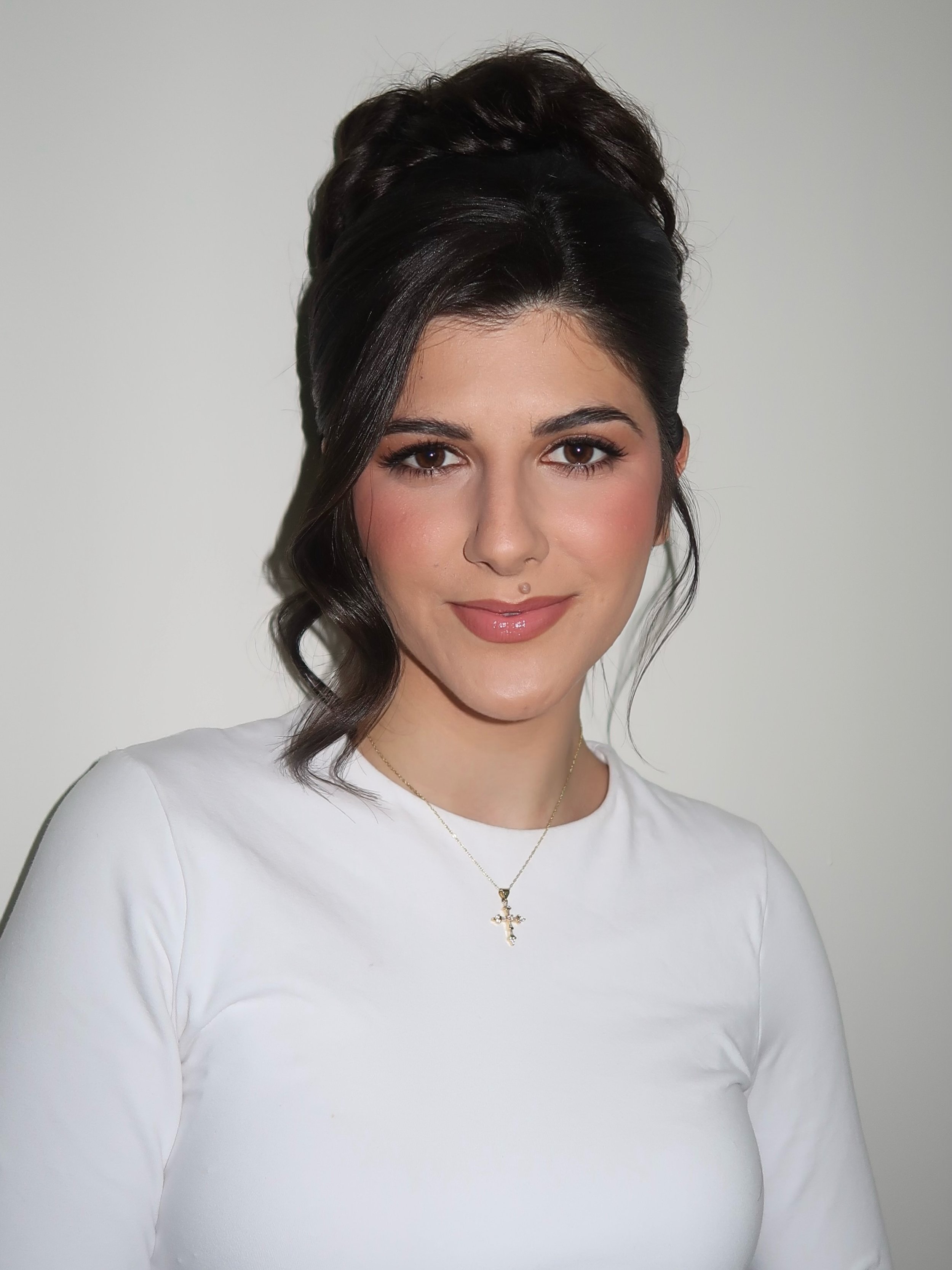 cutie makeup + hair for @maria.stevens1 🩷🌸🎀

key products:

@armanibeauty eye tint in 9S sand
@maybelline tattoo gel liner
@cledepeaubeauteus concealer to spot conceal
@armanibeauty luminous silk foundation
@kosas color corrector in magic + illusi