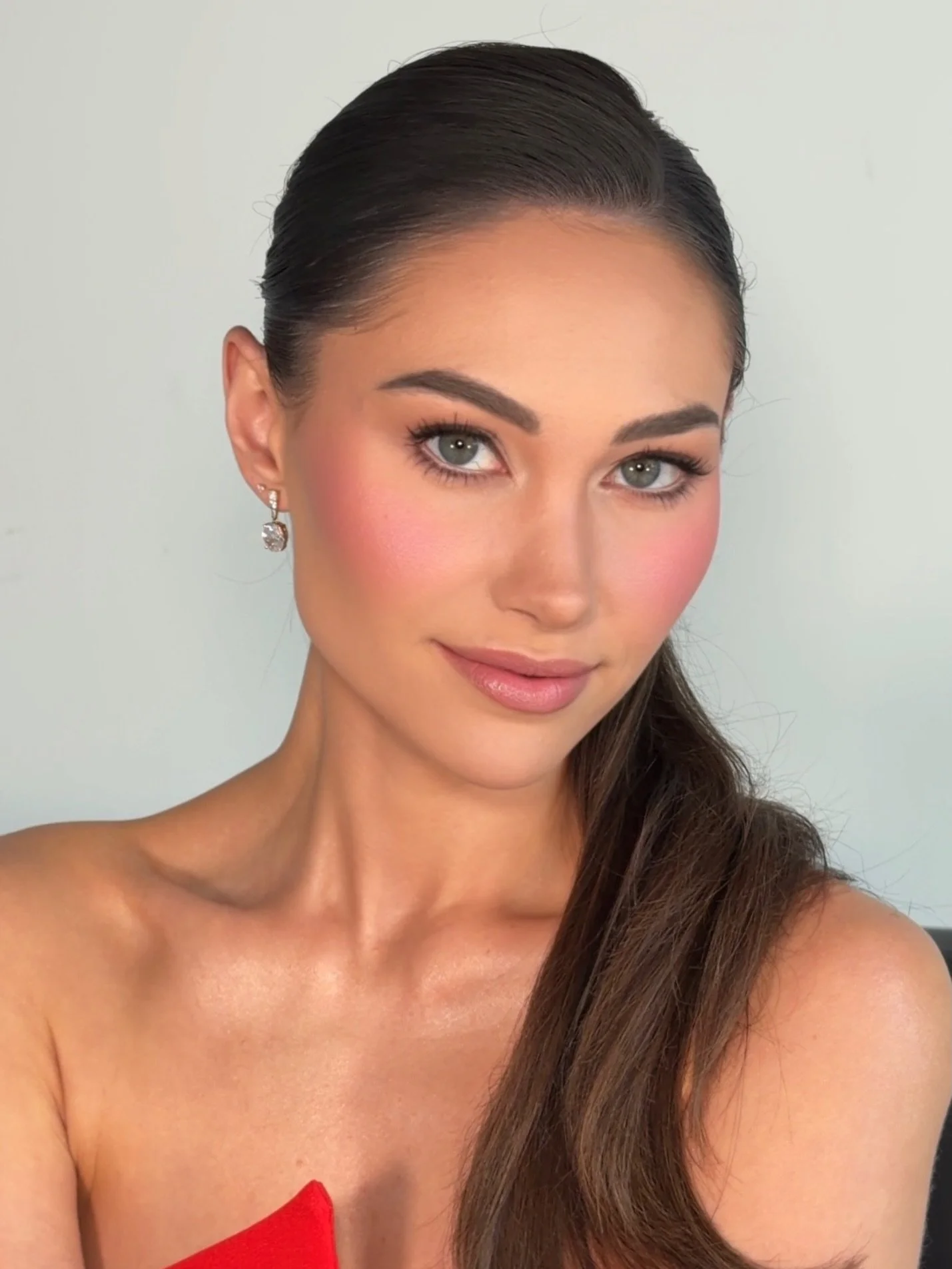 when the makeup looks 🤌 in real life and in the pro photos >>> swipe to see some gorgeous shots of @officialmorganromano captured by @drewfurr.co // makeup by @makeupbycaitlyn &amp; hair by @hairby_nataliya 

#makeupbycaitlynmichelle #charl