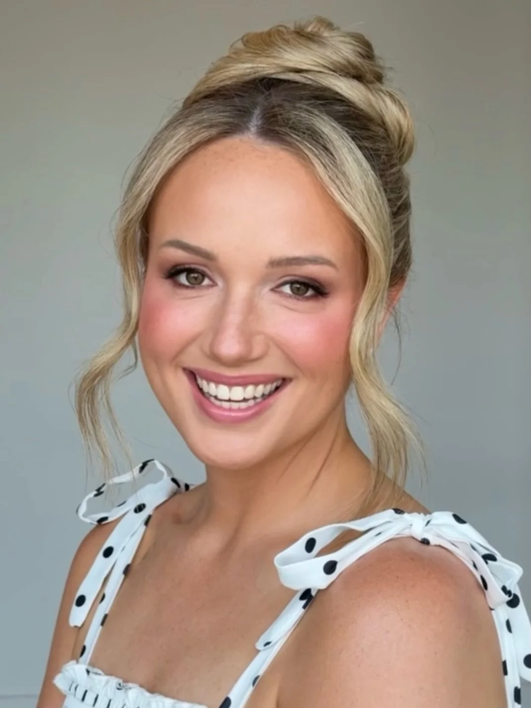 romantic bridal makeup on @_lindseychmiel_ 🤍🍦🦢she typically doesn&rsquo;t wear much makeup, so we wanted to keep it soft, but elevated. for key products, i used:

&bull; @patricktabeauty brown shadows on her eyes
&bull; @sweedbeauty individual no 