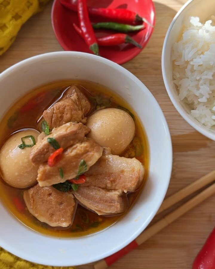 🎇 Celebrating the Year of the Dragon with the ultimate Lunar New Year dish- but let&rsquo;s make it Dragon style!!🌶️

Celebrate the Year of the Dragon with this HOT HOT 🥵 twist on Vietnamese braised pork belly and eggs (aka Thit Kho): this is popp