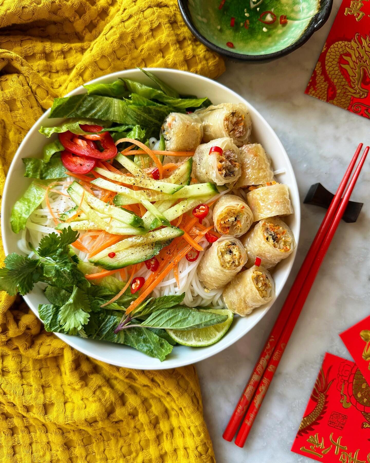 I thought my dad was cray 😝 when he started going on about how crab meat was preferred for fried spring rolls among the royal court back in the day. But I guess he&rsquo;s still got it! 

🇻🇳 These tasty deep fried and crispy delights have evolved 