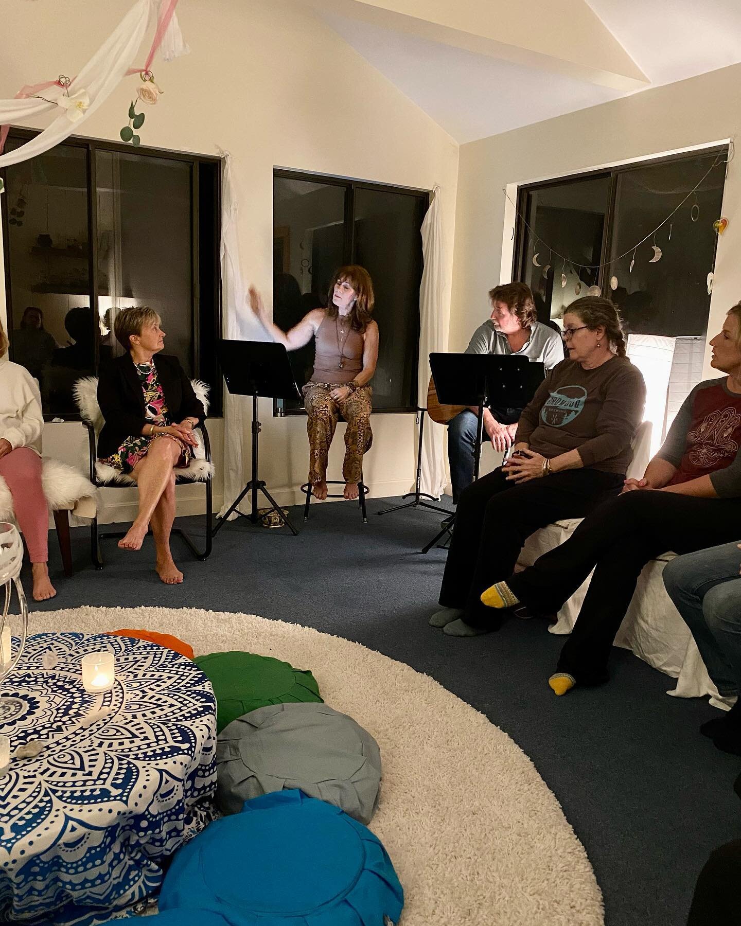 It was a Perfect Day with Carolyn Kenyon @ckheals and William Kenyon @wdk1474. These two are unbelievable the way they weave together story-telling, REAP energy healing, meditation and original music straight from the heart. Everyone left with the mo