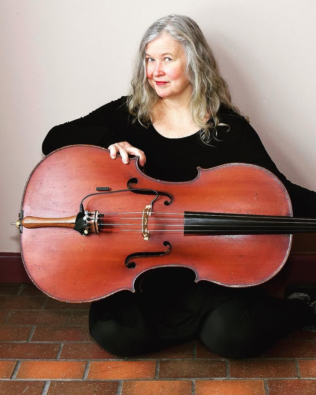 Live music by the pool is one of my absolute favorite things! There&rsquo;s nothing like floating in the water as healing, transcendent sounds wash your cares away. 

That&rsquo;s why I&rsquo;m so excited to welcome @kristenmiller_healing_cellist and