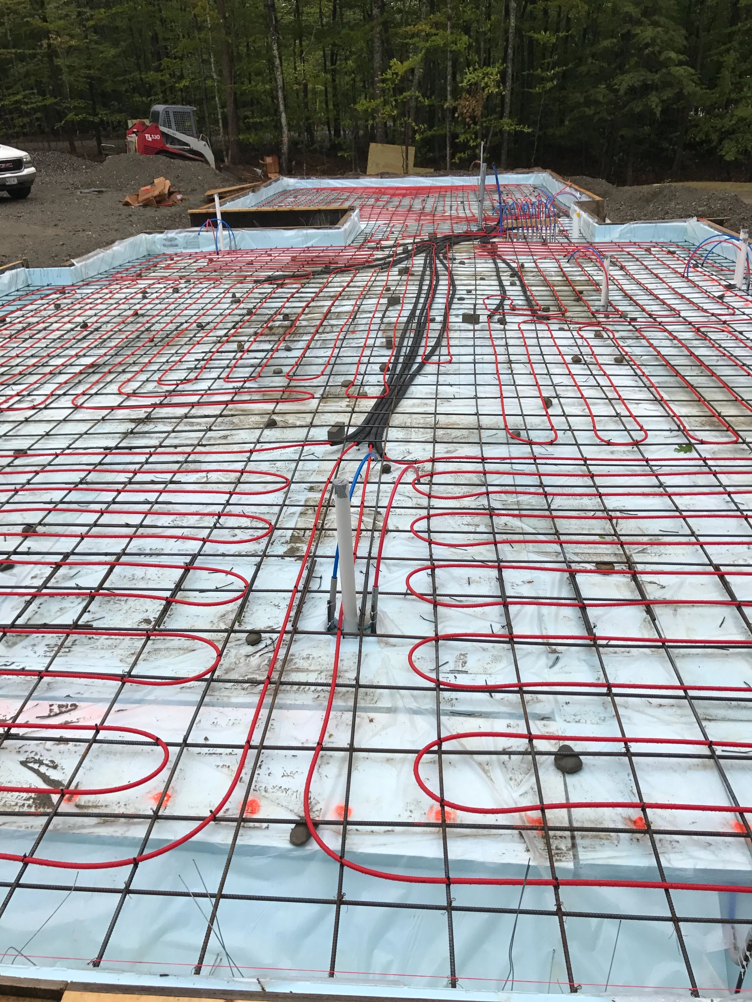 Slab on grade insulated radiant heat tubing layout