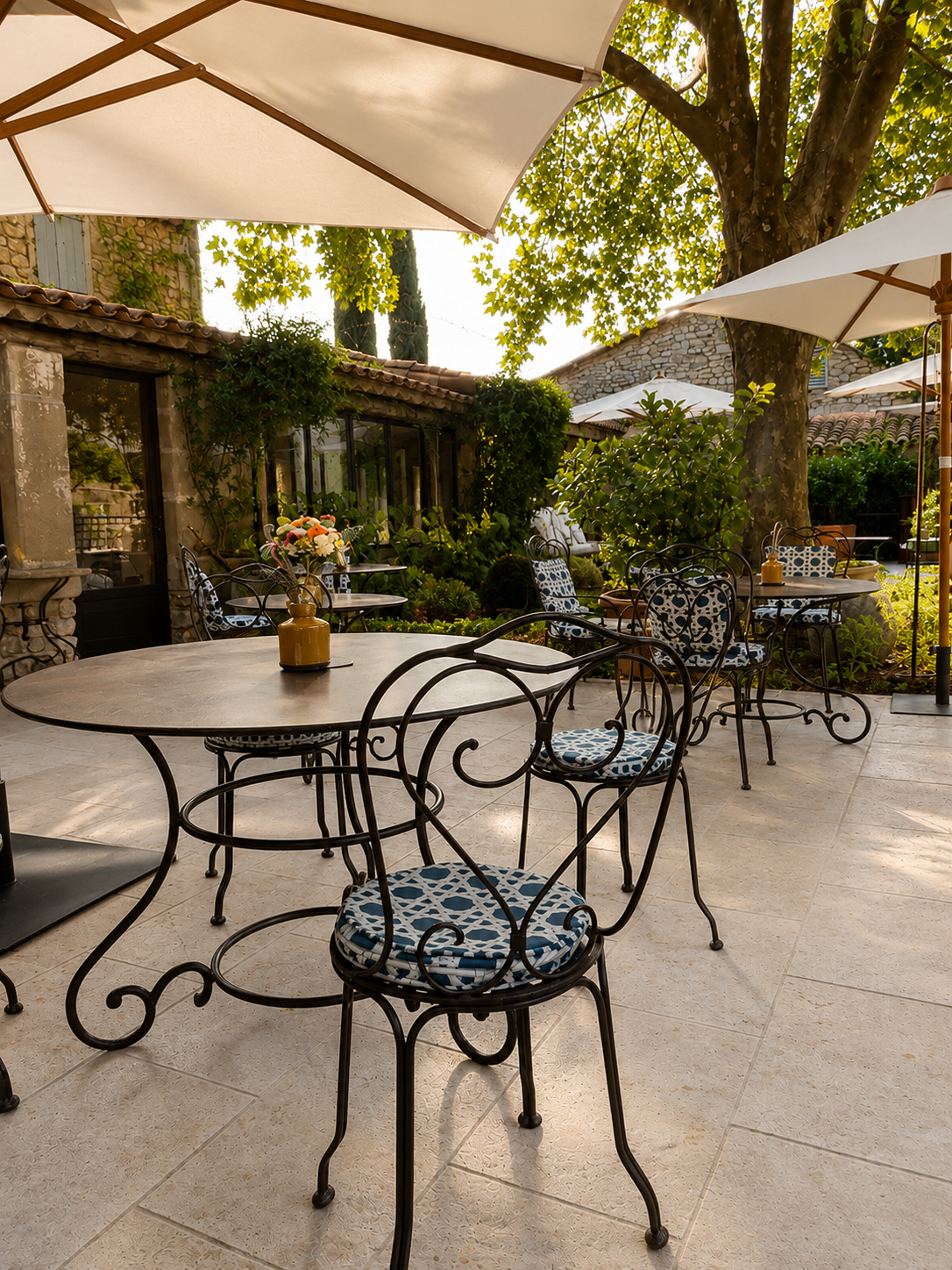 outdoor seating.png