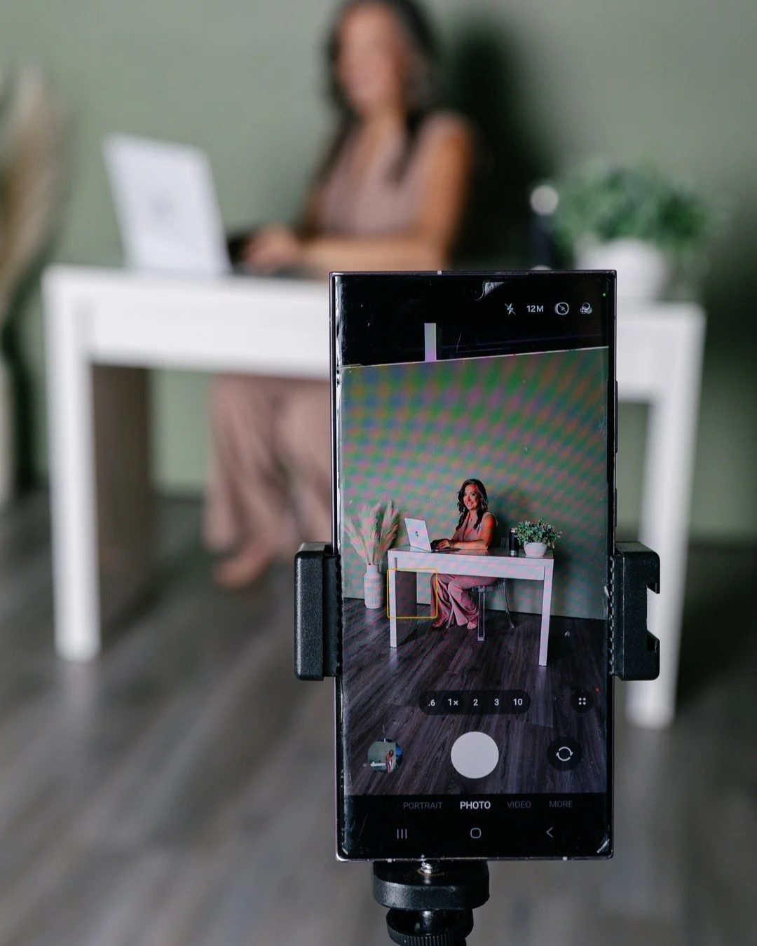 Zoom in.

What do your brand images actually say about you?

Every frame should hold up under scrutiny because your visuals aren&rsquo;t just for show. 
They&rsquo;re strategy.

The goal isn&rsquo;t to look busy. It&rsquo;s to look intentional.
To ha