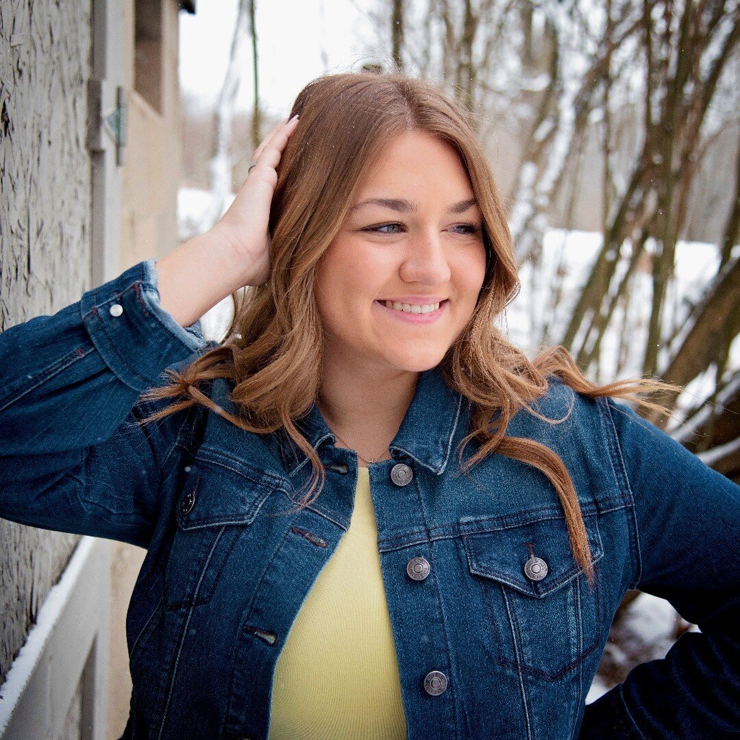 Snow session are my jam!  My gorgeous niece Syd asked for winter photos and we had a beautiful snowy day.  If you want a winter sesh, I am offering 20 minute session for $150 with no image limit for final edits.

#ahrensphotostudio #seniorsnowsession