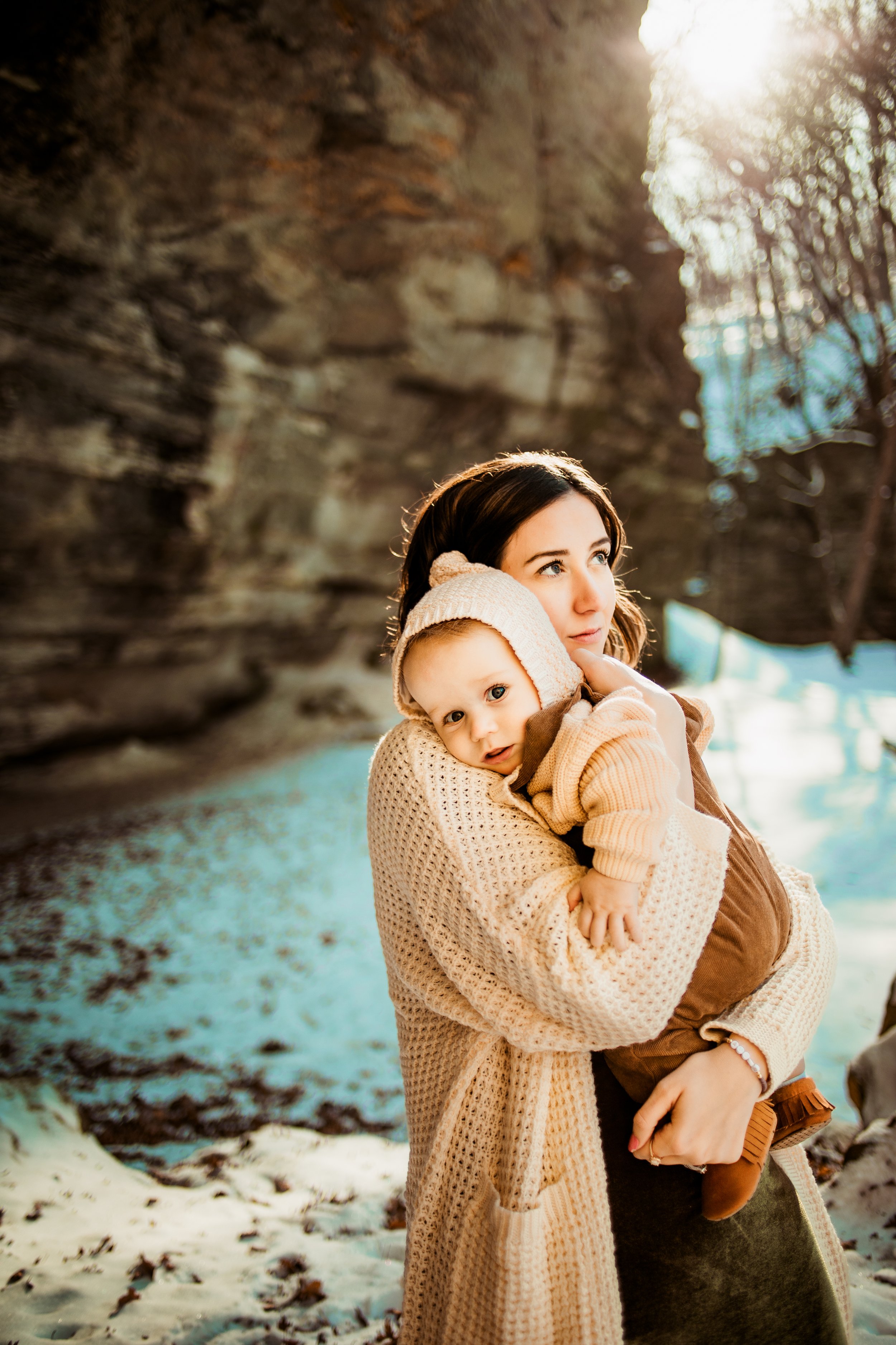  Teala Ward Photography captures a mother snuggling her baby girl in a bonnet at Starved Rock State Park. baby in bonnet mother's love #TealaWardPhotography #TealaWardNursing #StarvedRockStatePark #nursingbaby #breastfedbabyphotography #motherandbaby