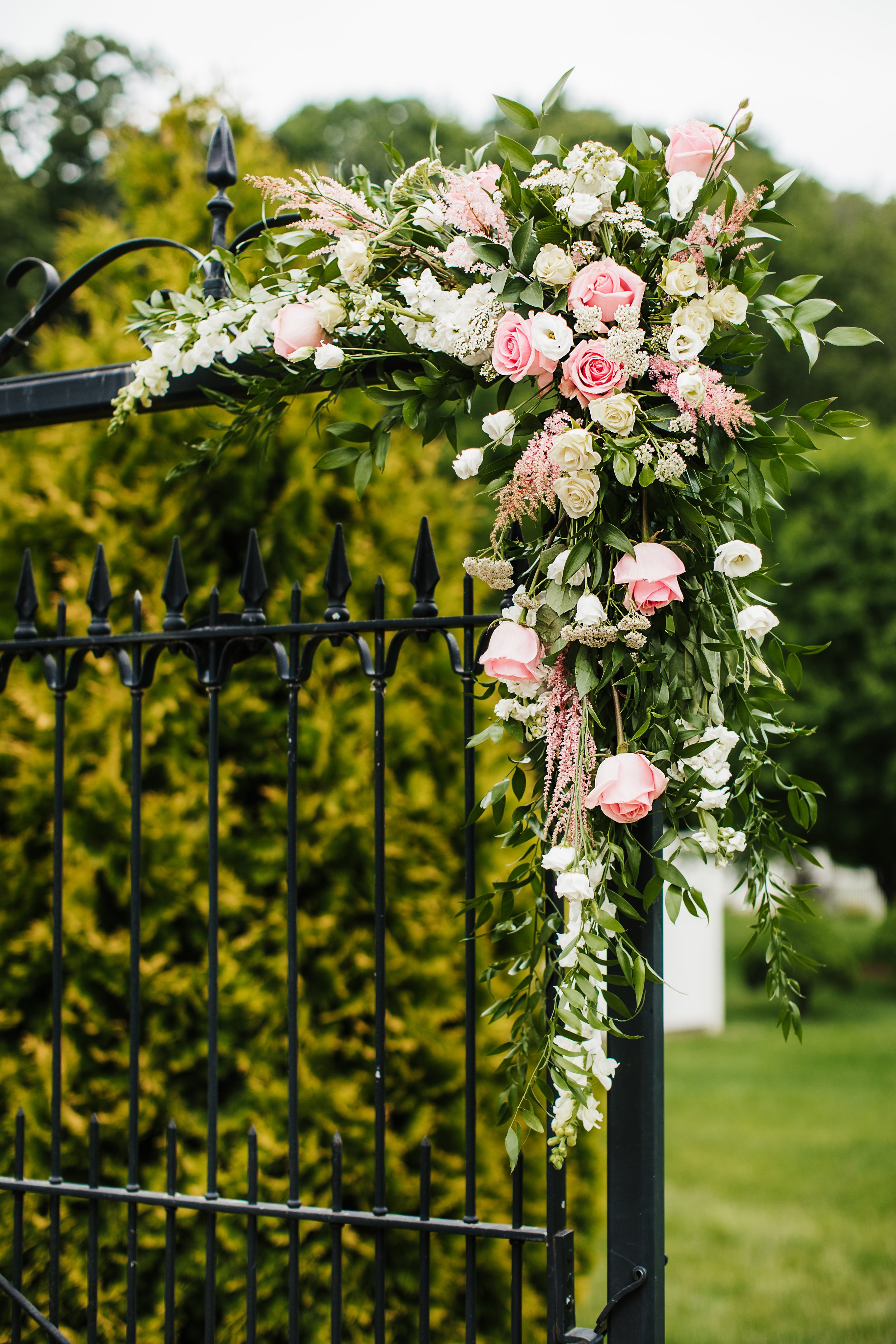  Pink and white rose floral arrangement with white ranunculus and greenery on an entrance gate. wedding florals intimate wedding #TealaWardPhotography #illinoisphotographer #princetonillinois #weddingphotographer #intimatewedding 