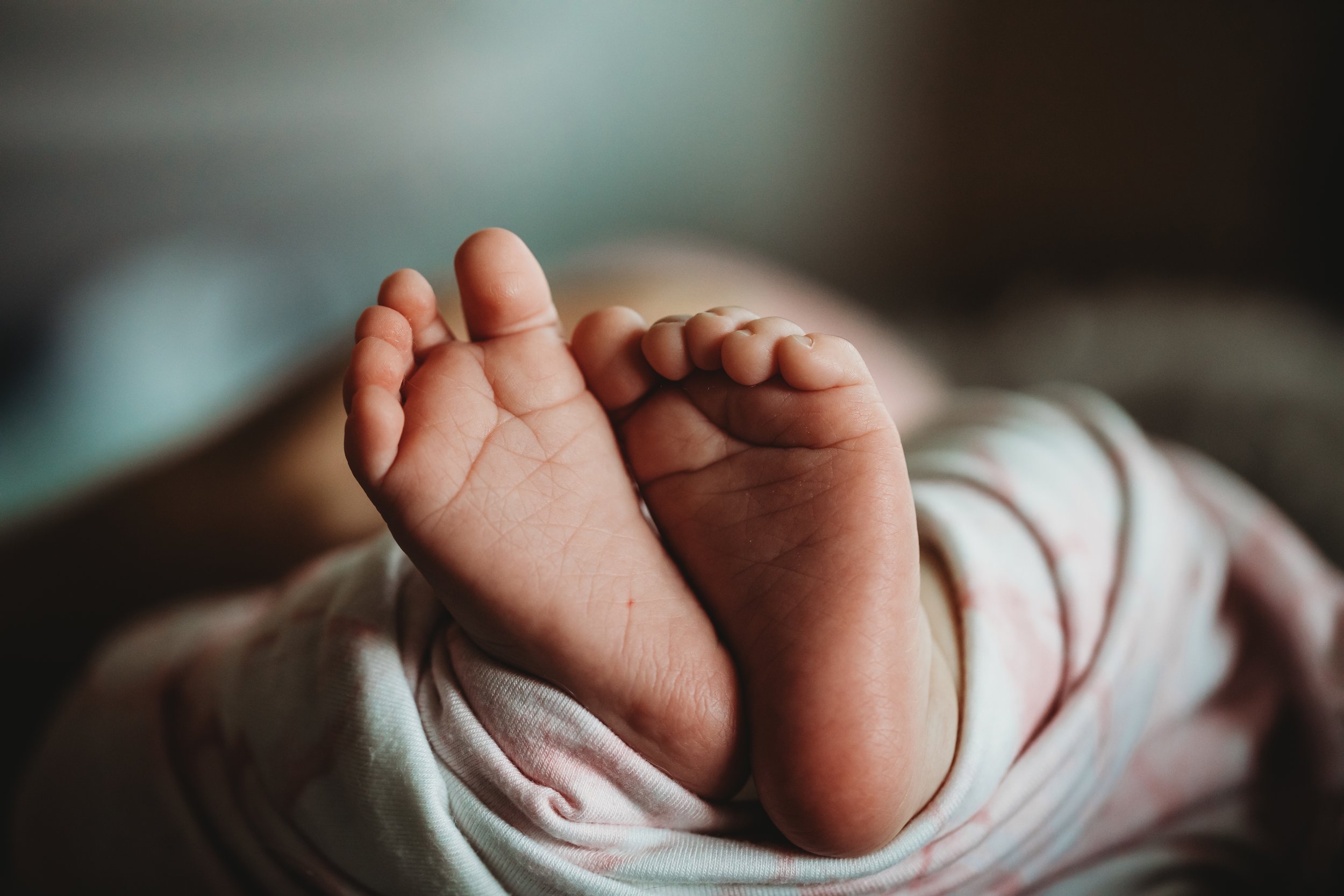  Tiny baby toes on a newborn baby girl during an at home newborn session. Reasons to have your newborn session at home and not at a studio Shot by Teala Ward Photography in Princeton Illinois #TealaWardPhotography #illinoisphotographer #princetonilli