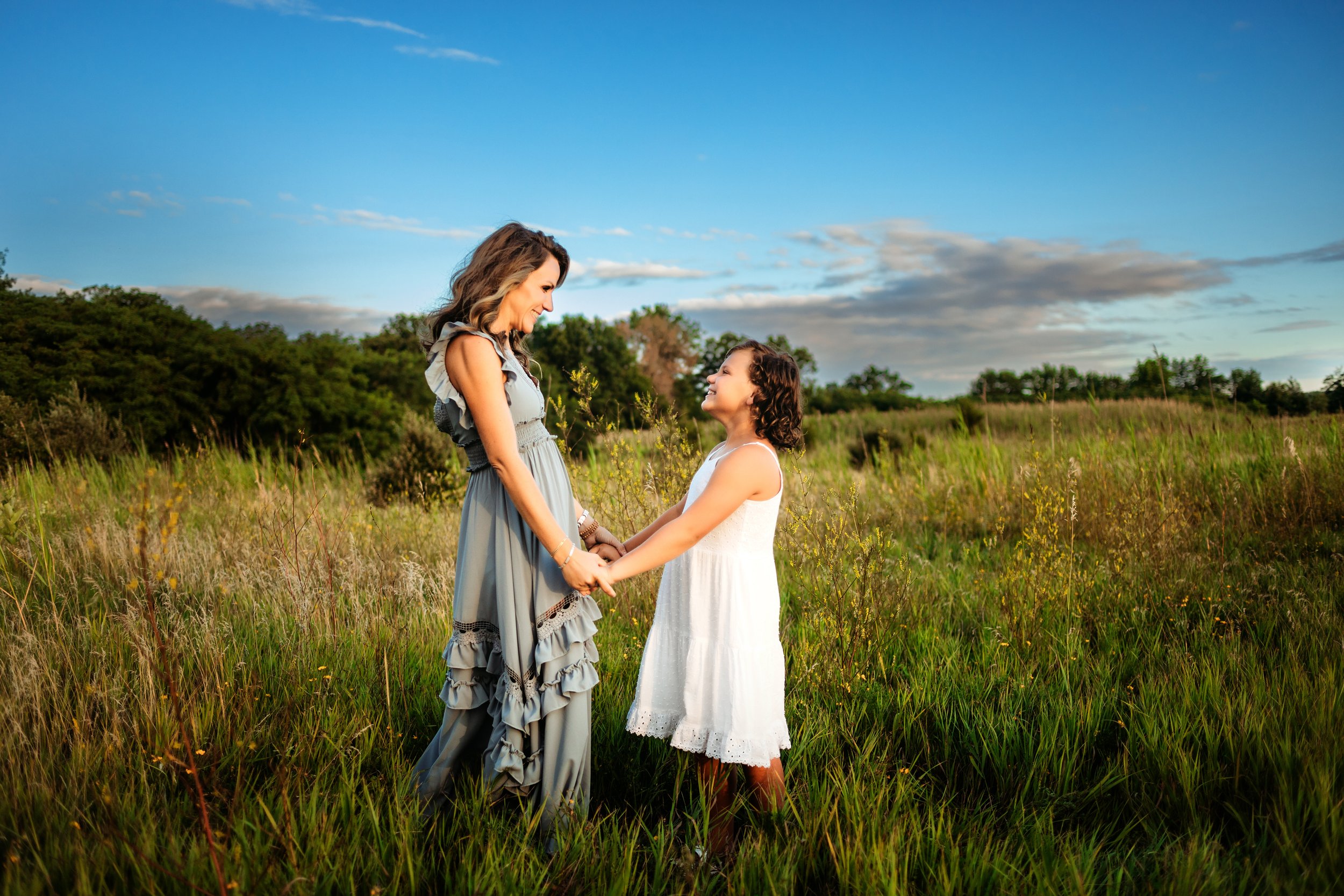  An Illinois family photographer captures a beautiful moment between a mother and her daughter by Teala Ward Photography. motherhood pic #motherhood #mommapics #TealaWardPhotography #TealaWardFamilies #IllinoisPhotographers #IllinoisFamilyPhotography