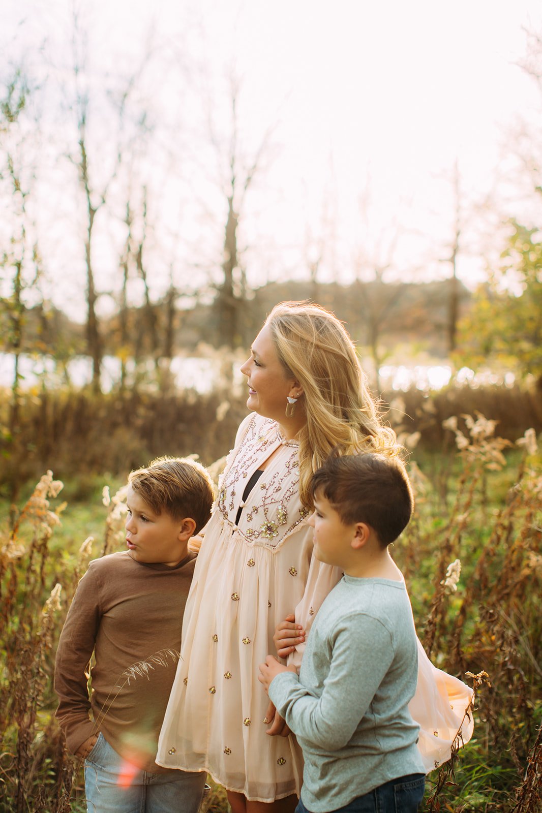  Teala Ward Photography captures a mother and her boys looking at something in the distance while hugging. heartwarming family photo #TealaWardPhotography #TealaWardFamilies #holidayfamilypics #photography #Illinoisfamilyphotography #familysession 