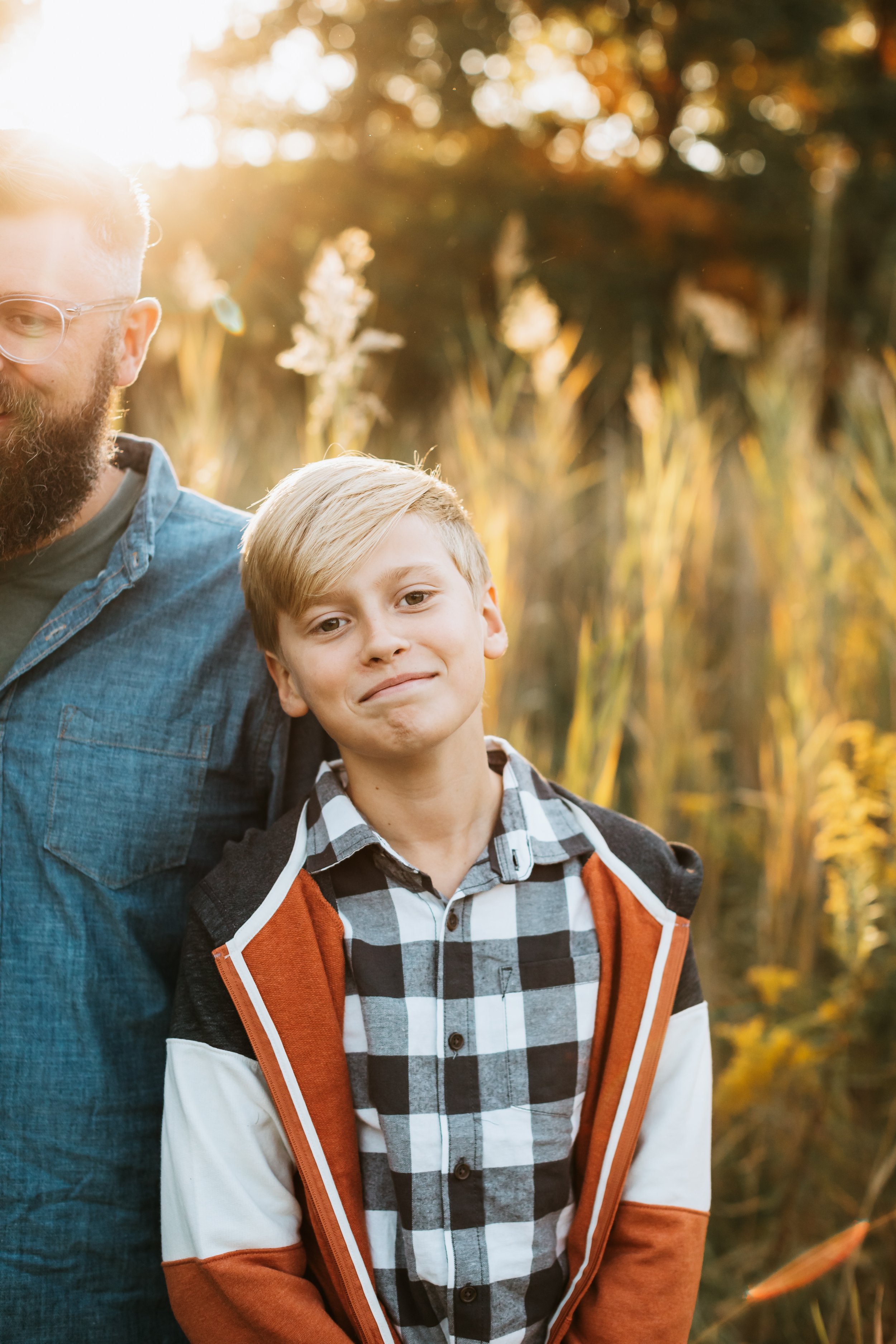  A preteen son smirks during family pictures in the Illinois Valley with Teala Ward Photography. son portrait #TealaWardPhotography #TealaWardFamilies #IllinoisValleyfamilypics #fursibiling #Illinoisfamilyphotography #brother&amp;sister 