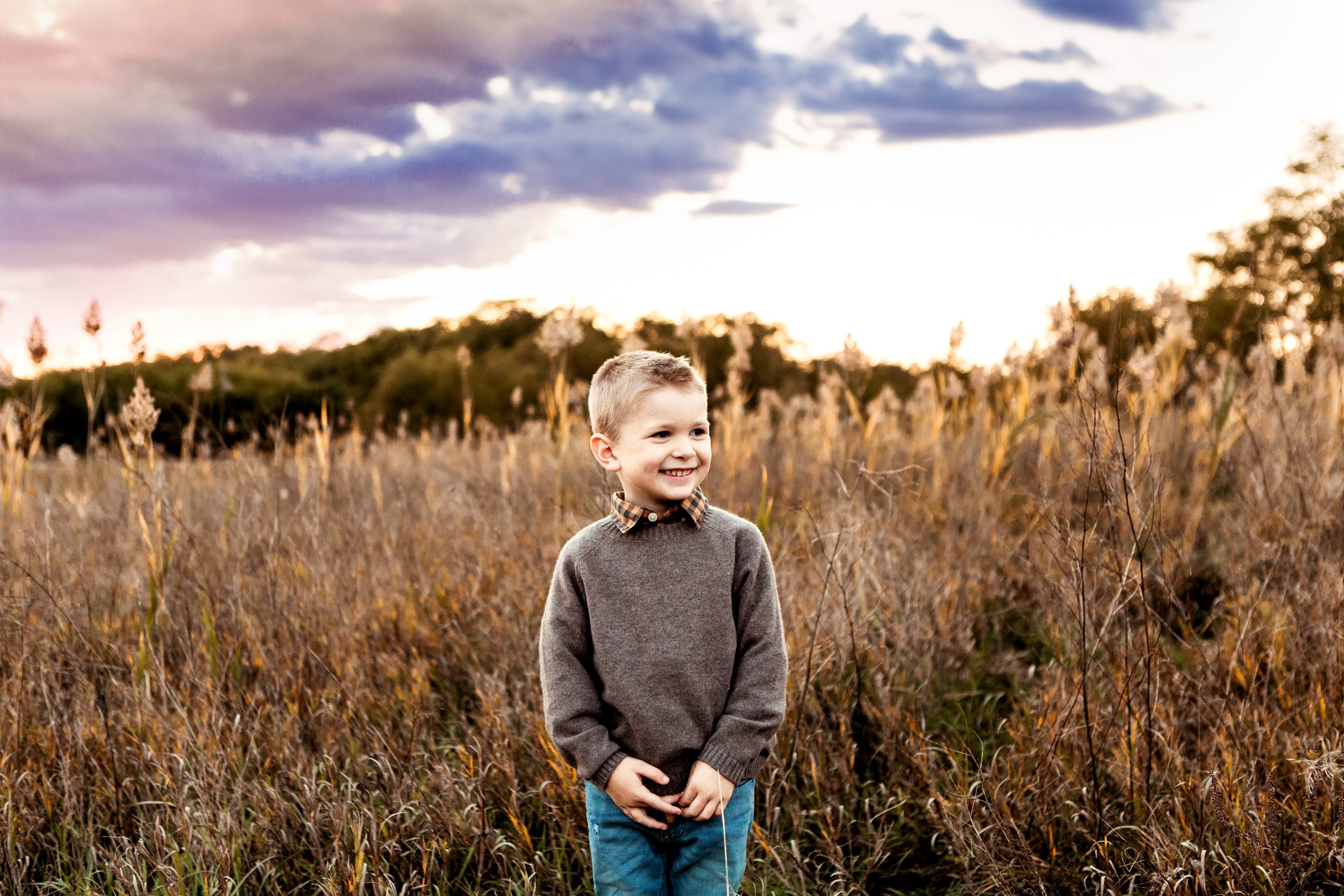  Five tips for hiring the right photographer by Teala Ward Photographer in the Illinois Valley. outdoor family photographer #TealaWardPhotography #TealaWardFamilies #photographers #IllinoisPhotographer #ILphotographers #IllinoisValleyFamilies 