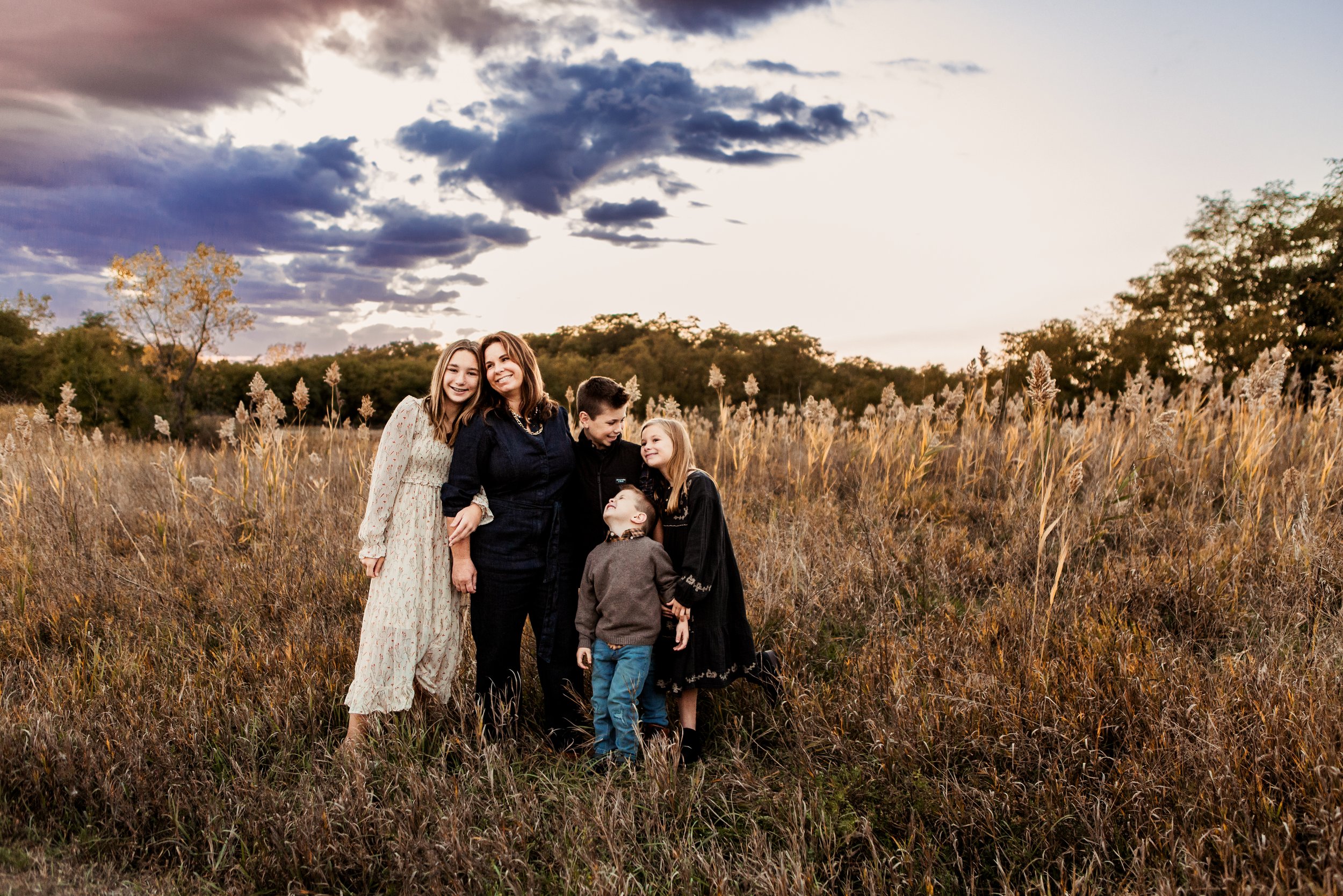  Family photographer Teala Ward Photography captures a mother with her kids during a fall outdoor session. mother and children #TealaWardPhotography #TealaWardFamilies #photographers #IllinoisPhotographer #ILphotographers #IllinoisValleyFamilies 