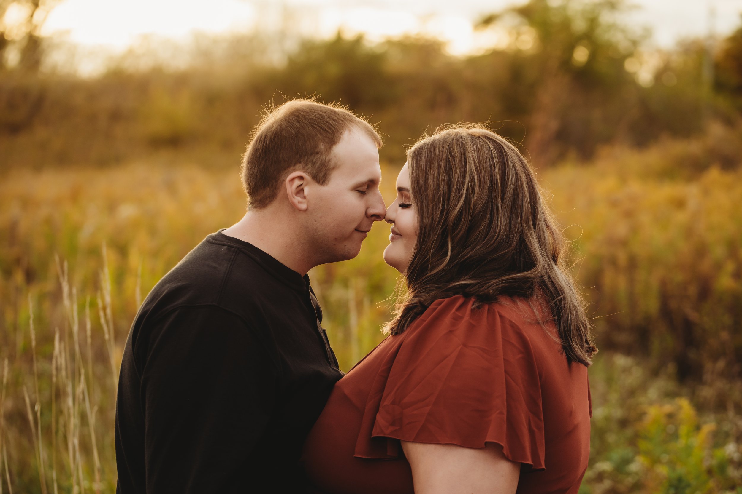  How to choose the right photographer for your wedding and engagements by Teala Ward Photography. Illinois Valley Weddings dynamic wedding portraits #TealaWardPhotography #TealaWardEngagements #Weddingphotographer #ILweddings #Weddingengagementphotog
