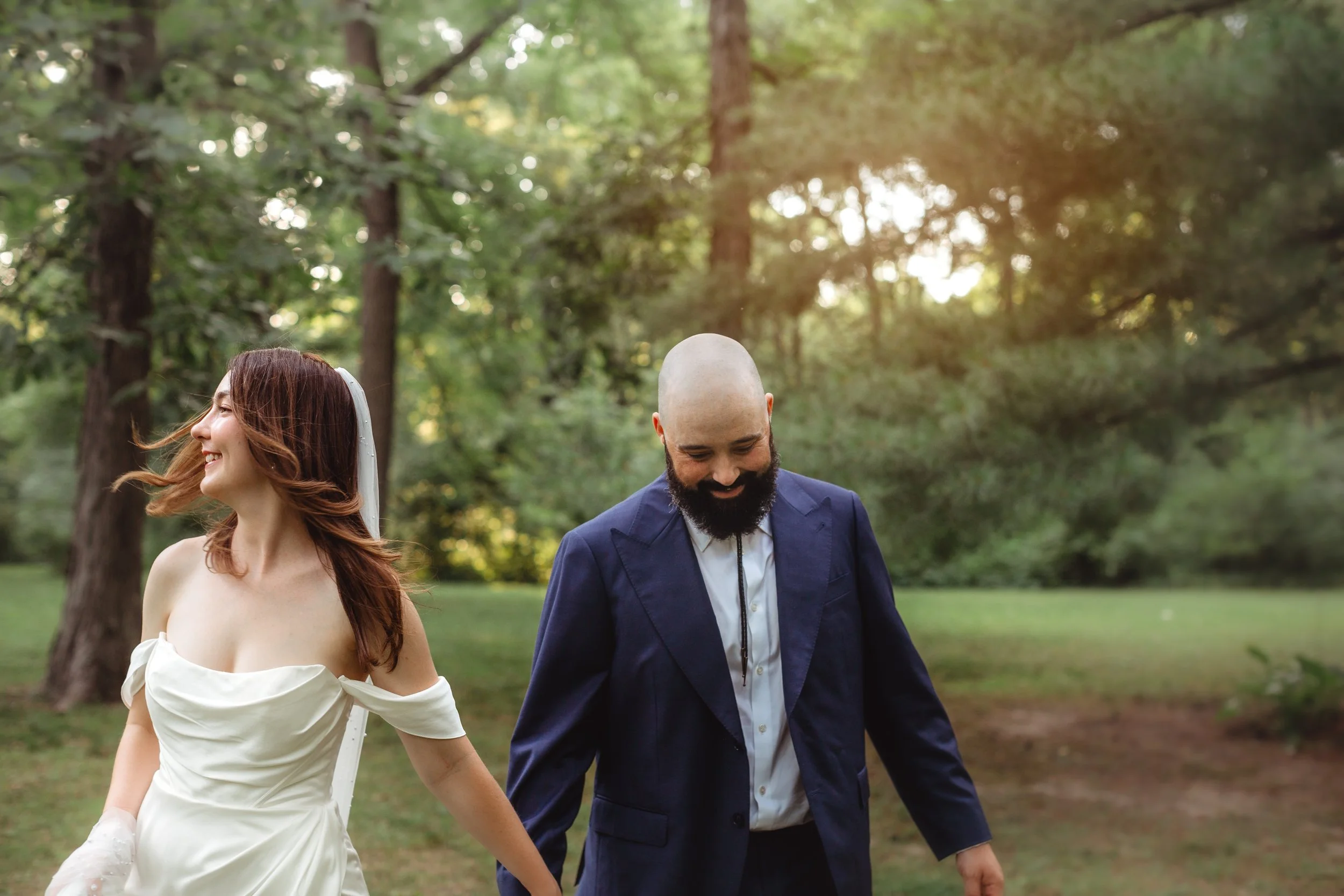 Wedding day poses that keep you moving and relaxed. 