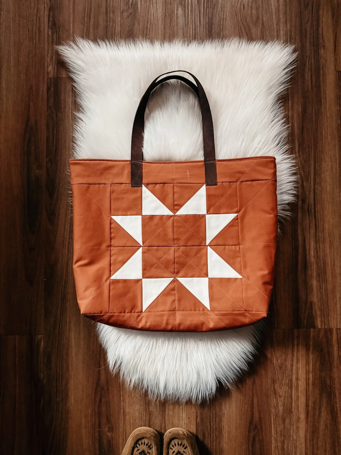 I love this color so much. Warm clay tones, classic piecing, and a tote designed to be used and loved. The pattern is on the way! 

Browse patterns&mdash; https://www.exshawquilts.com/patterns