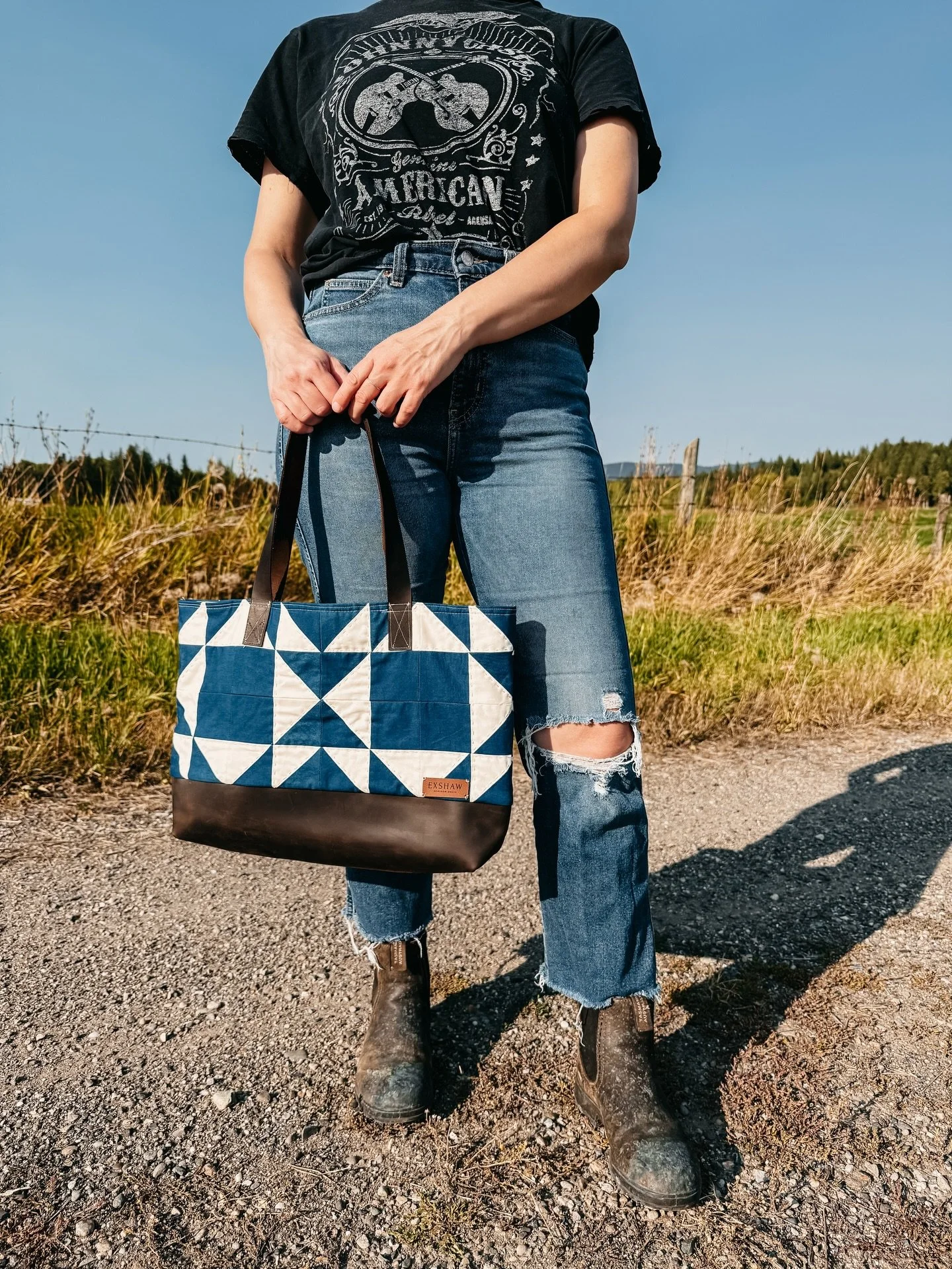I am soooo excited about the latest Leah Tote update!! I just emailed fresh copies out to everyone who bought a previous copy. I&rsquo;ve been really inspired by leather workers lately (I love watching them work 😌) which led to these updates: 

- Ri