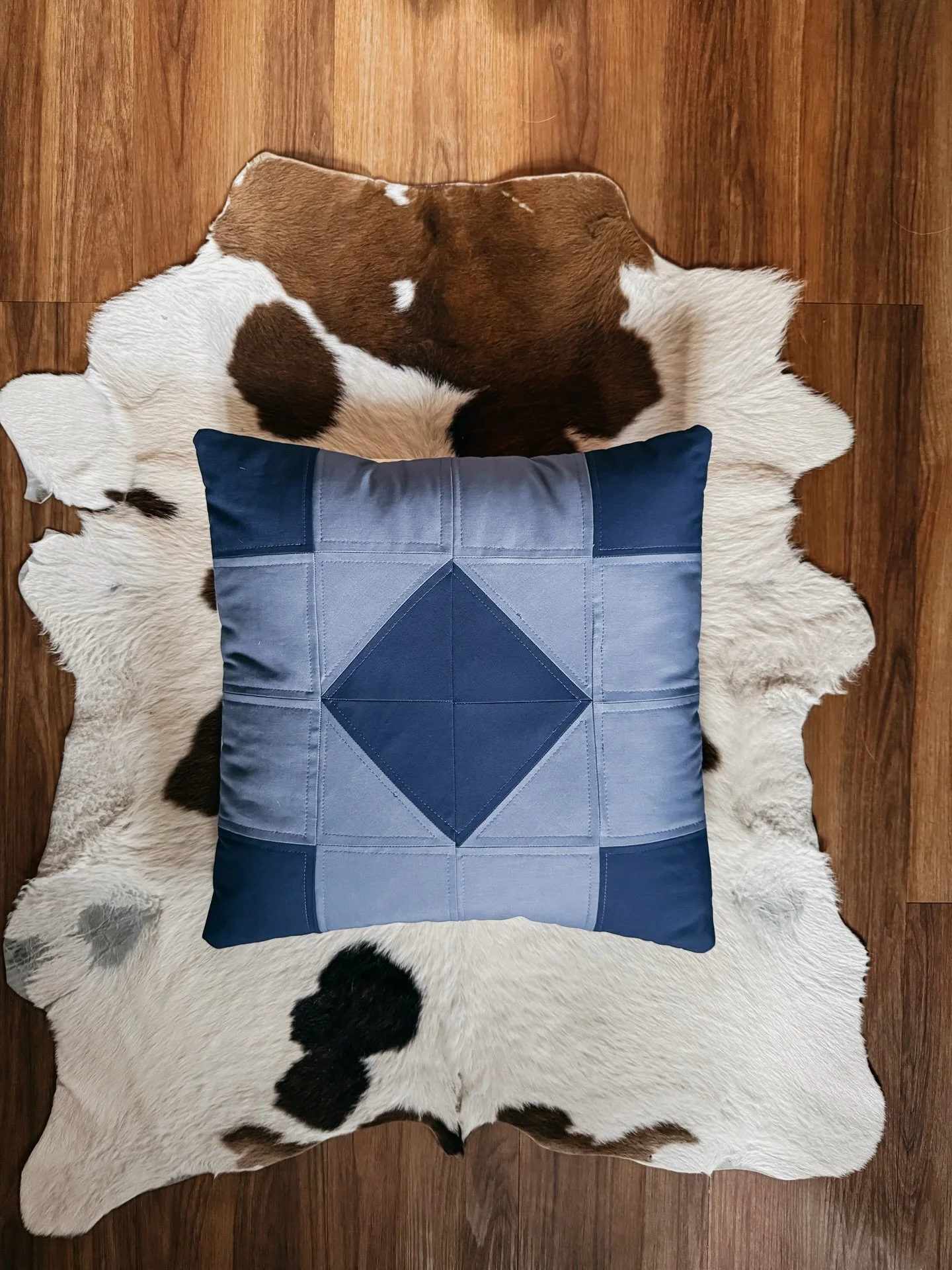 We have a new arrival! Meet Susannah &mdash; a crisp, classic 18&Prime; &times; 18&Prime; quilted pillow cover with a clean block layout and an easy envelope back ✨

This one&rsquo;s for the quilters who love a calm, repeatable sew&hellip; the kind y