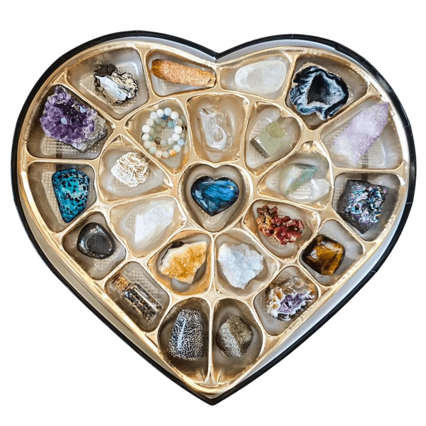 Forget the candy - I&rsquo;ll take sparkle, stories + little pieces of 🌎 I can hold in my hands. ✨ 🖤

#valentinesday #minnesota #opalandbirch #rocks #crystalshop