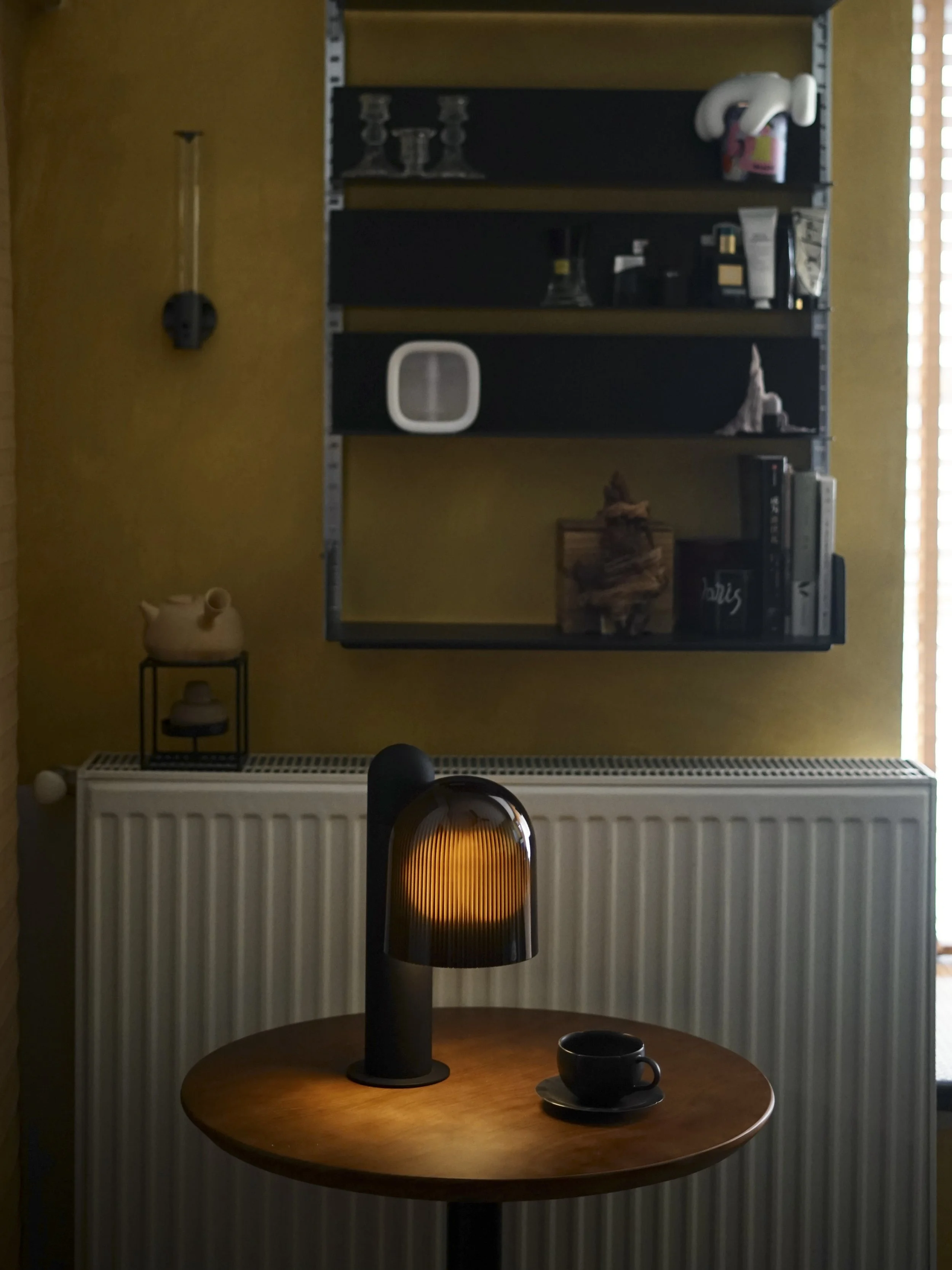 YIF Design_The Moon Lamp_BLK_02.jpg