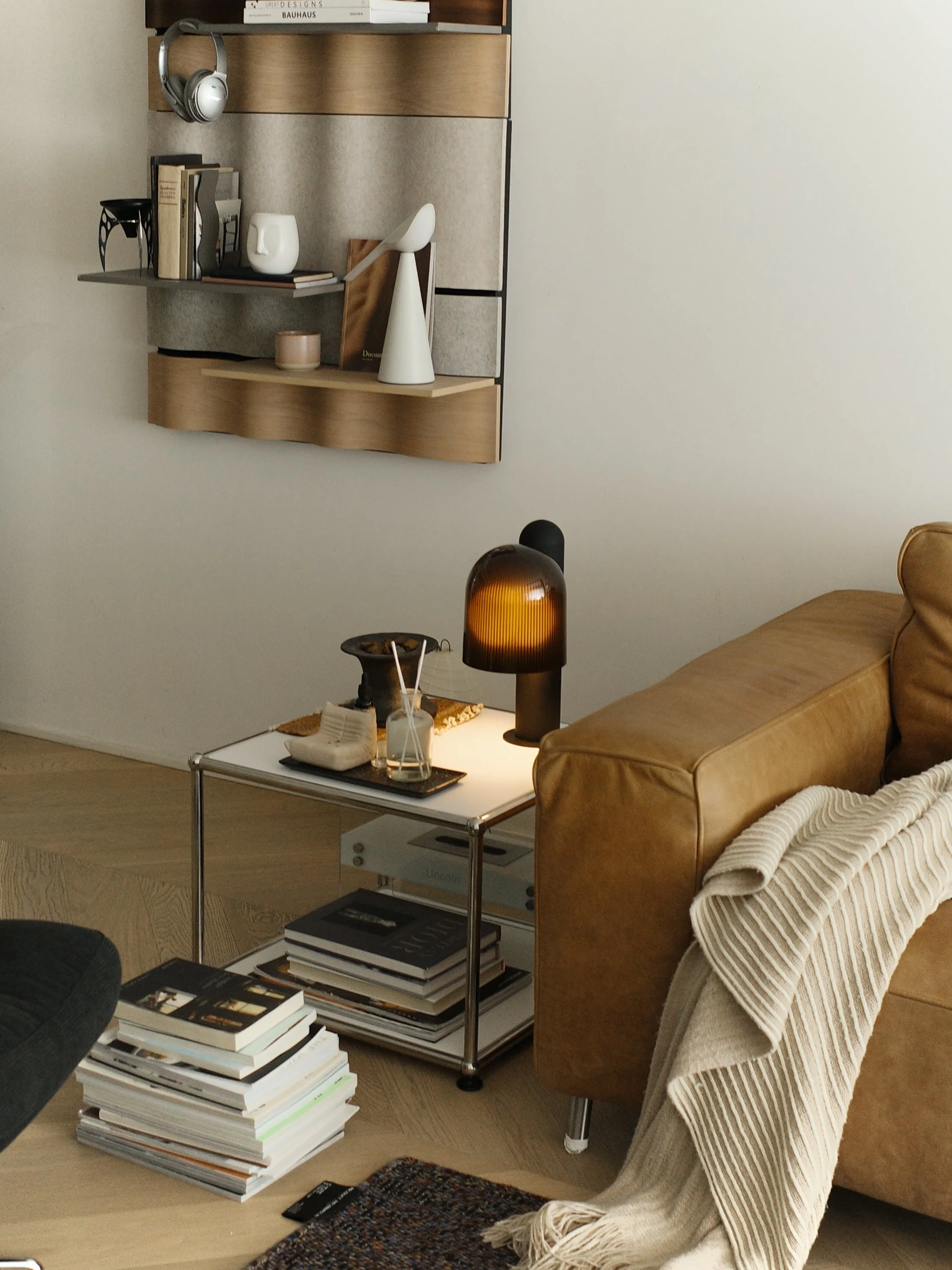 YIF Design_The Moon Lamp_BLK_11.jpg