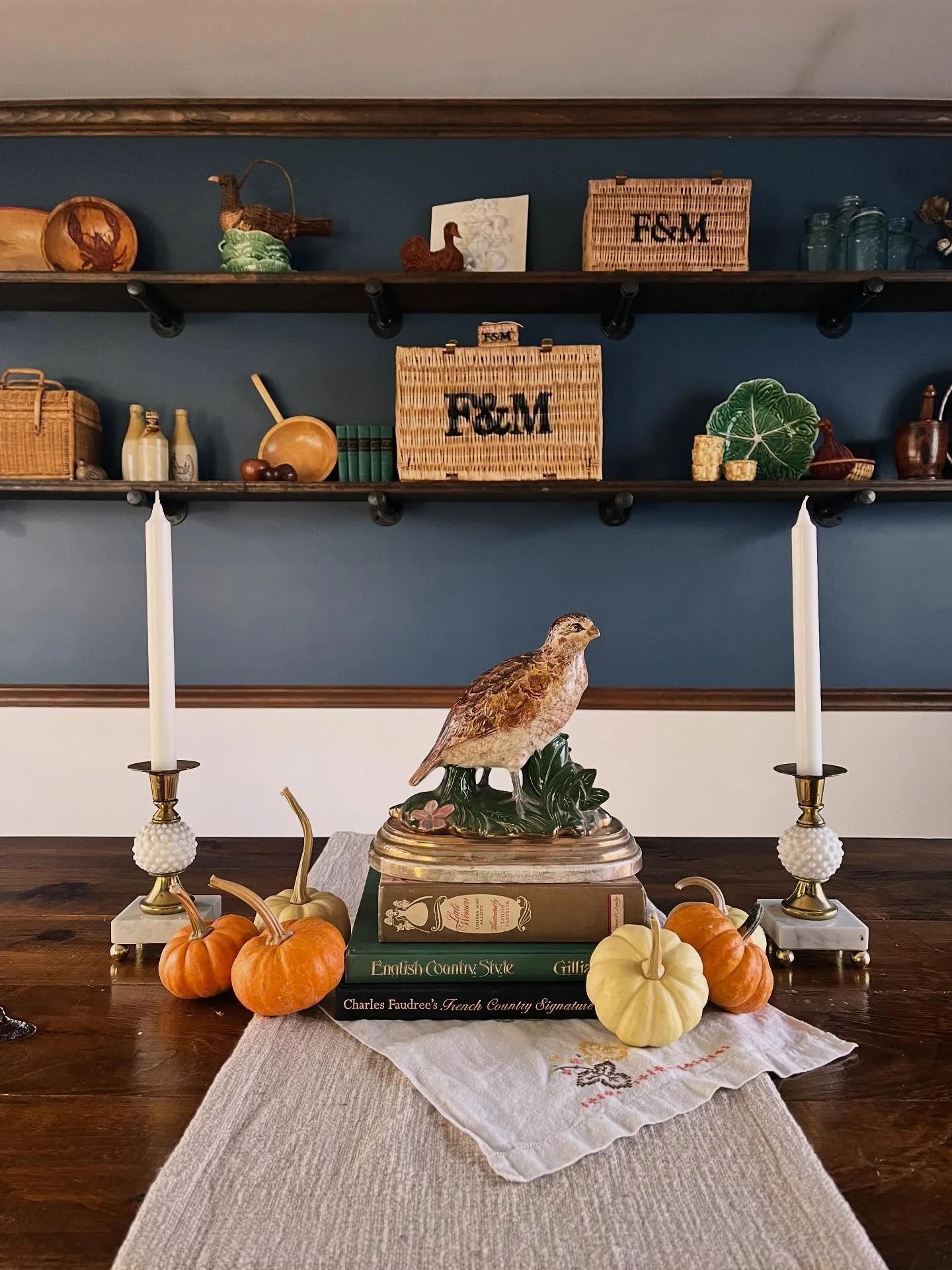 Just a little last moment for the house in fall and all my favorite bits and bobs before it gets very holiday here and everywhere. 🍁

#thriftedhome #thriftedvintage