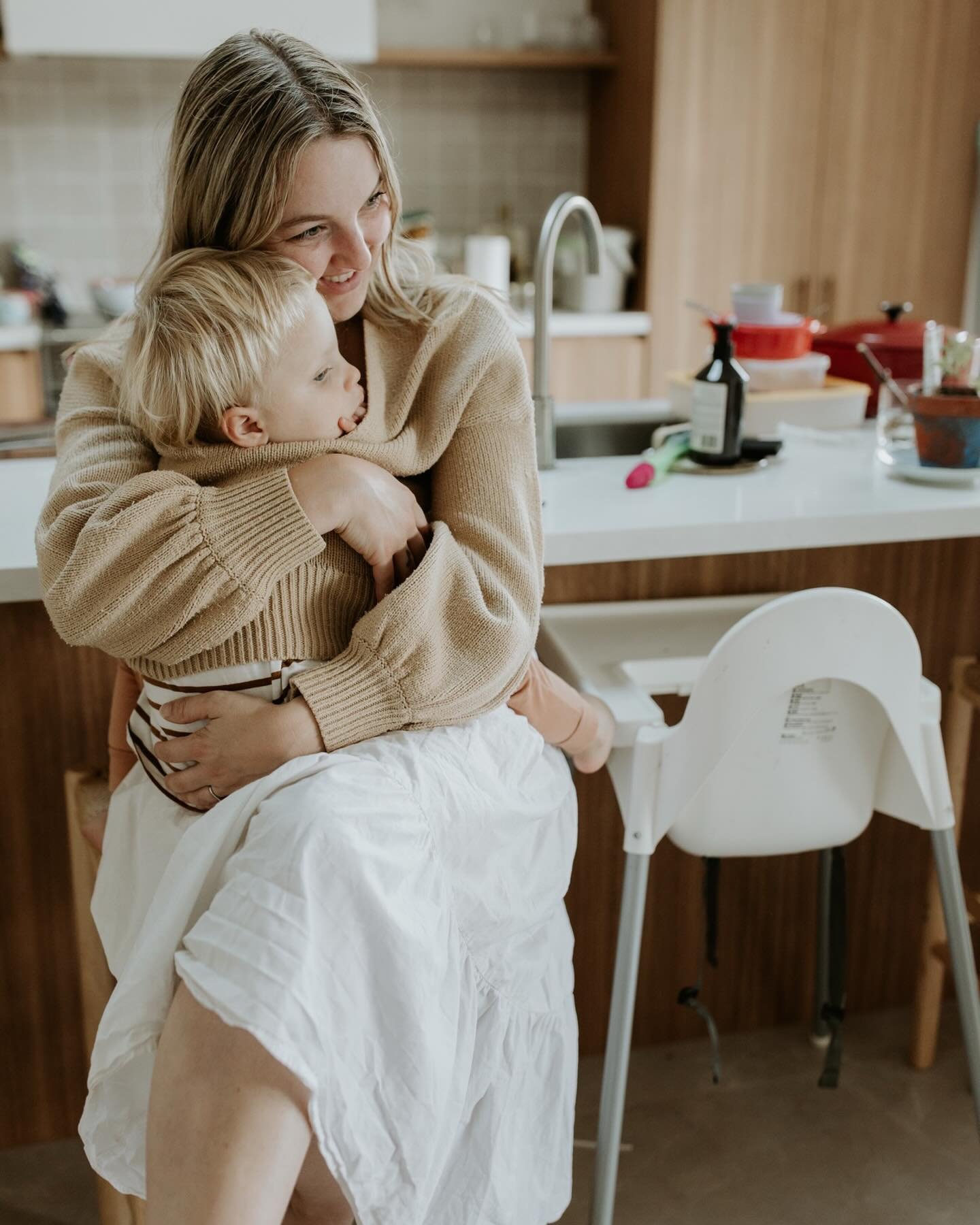 I&rsquo;m so glad I had my big girl camera with me when I visited this gorgeous lady last week. Snapped these beautiful, organic, tender, magical moments! That real, honest mumma-love. Gah, I just love it! 

I&rsquo;ll share more of our fun-filled ar
