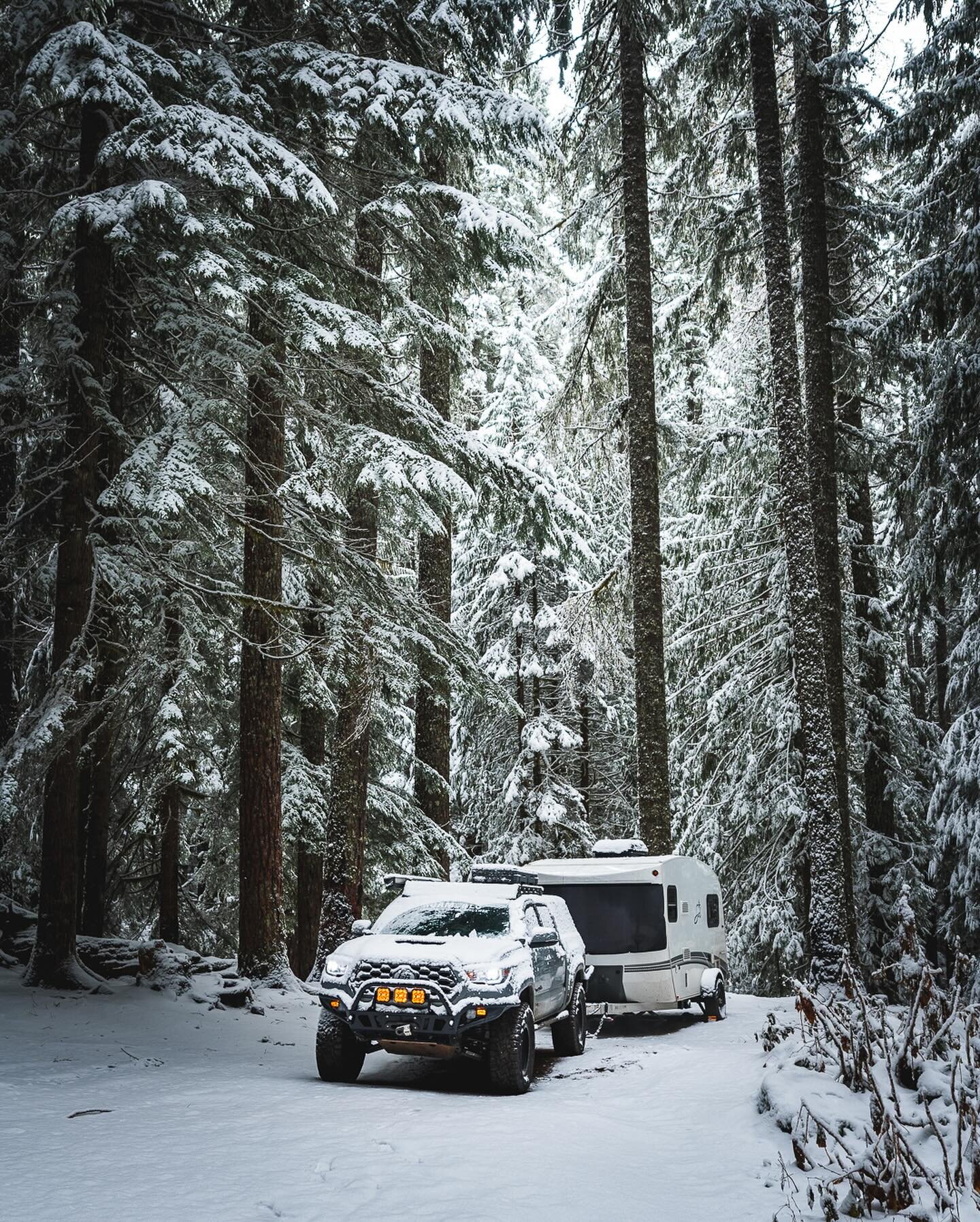 On this day one year ago, we parked Burt at the base of Mt. Rainier during the first snowfall of the winter. 

The scene was magical. We wheeled up to higher elevation and the snow got deeper and deeper. I miss the west coast.

#offroad #overland #sn