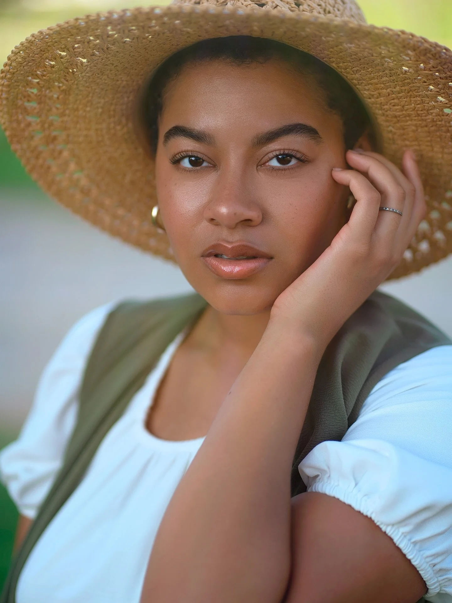 OK, can we talk for a sec? π
You know that feeling when summer’s slipping away and you realize you have ZERO good photos from this season? π
Like... your camera roll is 90% random screenshots and that one blurry selfie from July?
I’ve b