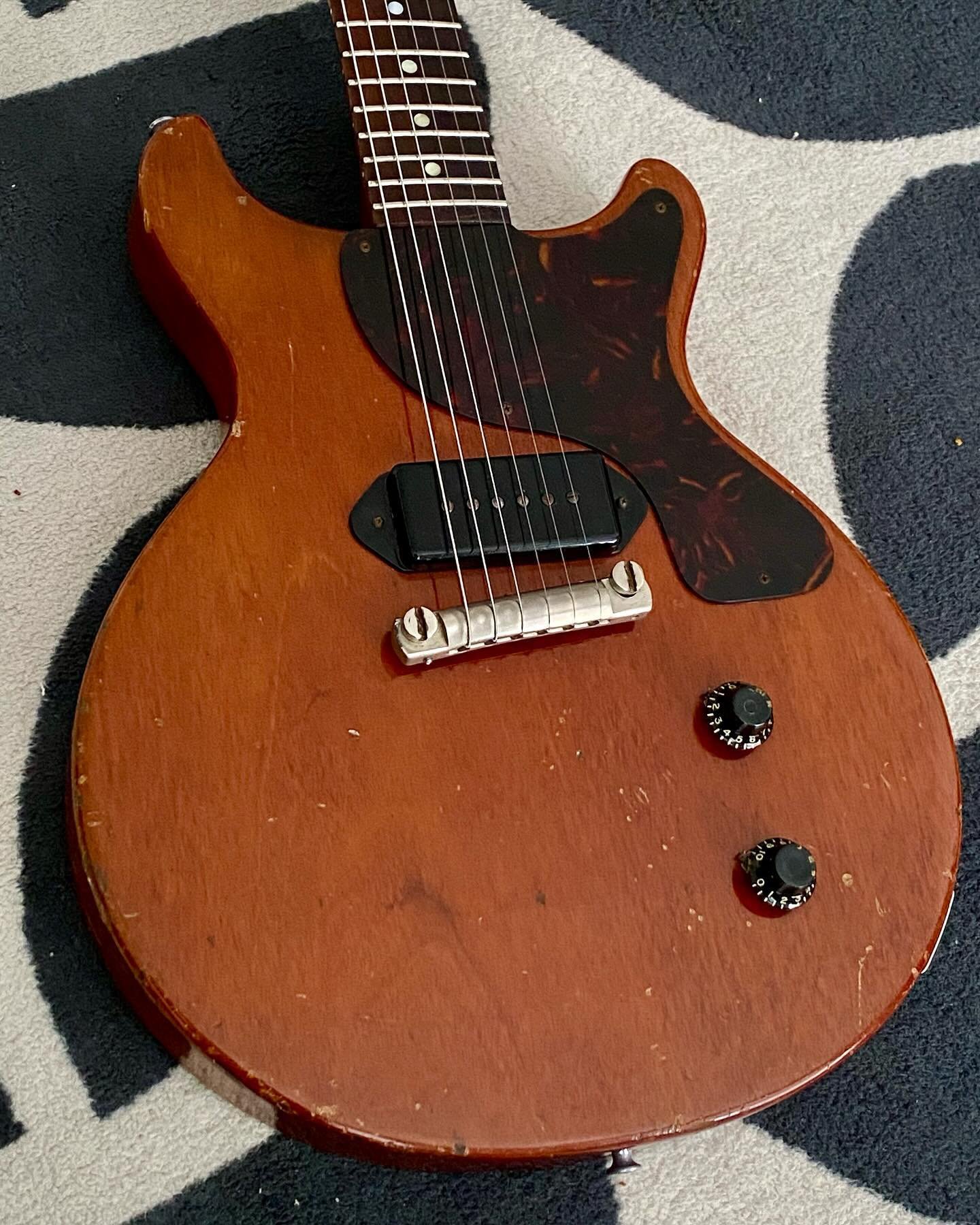 Just landed. A well loved 59 Les Paul Junior. No issues or breaks. Repro tuners and wraparound but originals in the case. More details and pics to follow soon.
.
www.20thcenturytoys.co
.
#gibsonlespauljunior #vintagegibson #lespauljunior 
#geartalk #