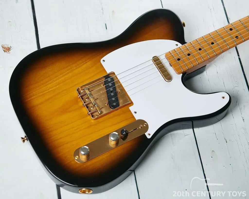What do we have here? Yes it&rsquo;s an AVRI &lsquo;52 Telecaster reissue but with a two tone sunburst finish, gold hardware and a white guard. These were a limited edition run made in 1999 and 2000 and rarely come up for sale. If you are looking for