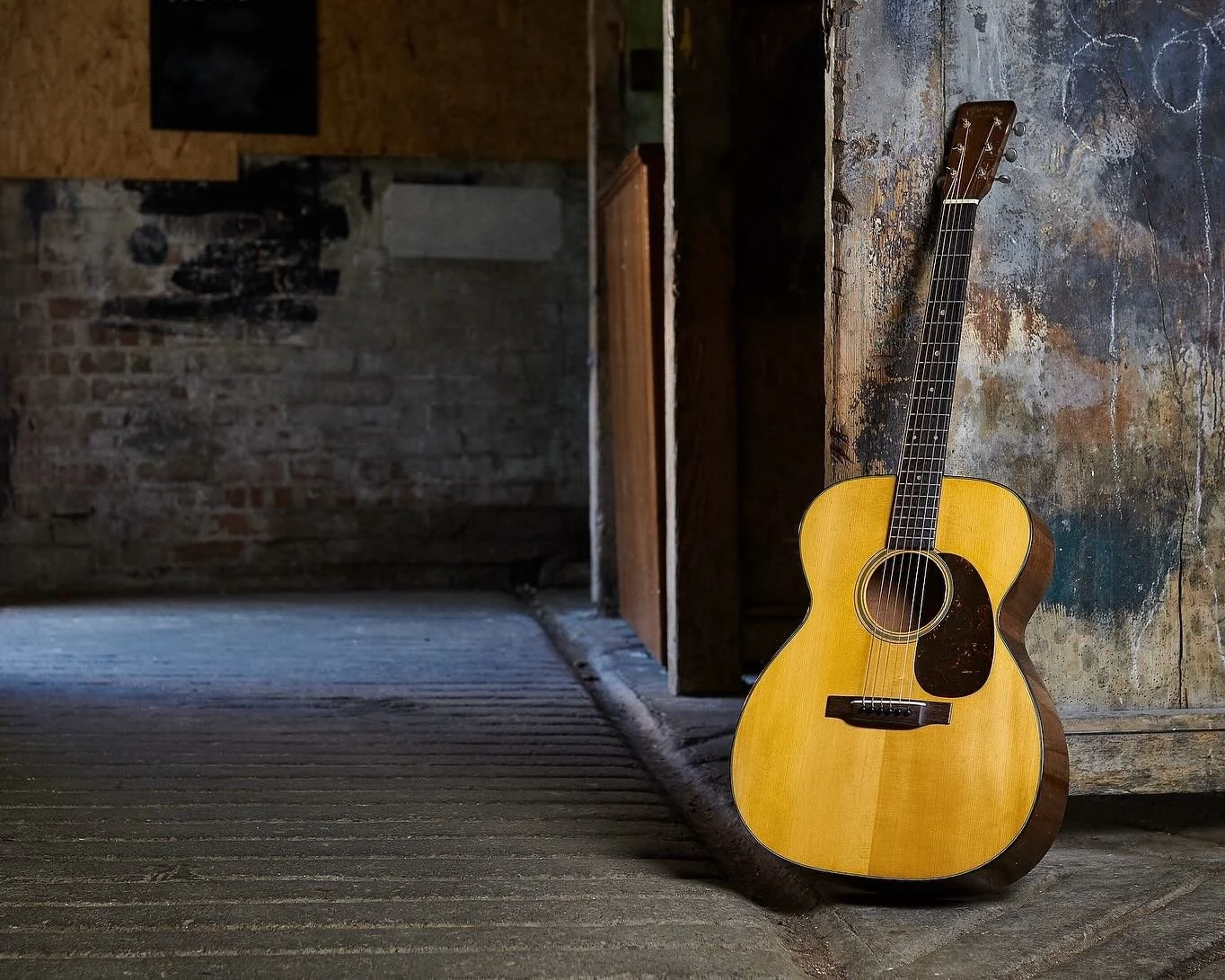 Here&rsquo;s a completely original no issues 1953 Martin 000-18. One of the &lsquo;mystery top&rsquo; &lsquo;53&rsquo;s which very likely has an Adirondack top. It&rsquo;s noticeable louder and has a more focused upper mid range than any other 000 bo