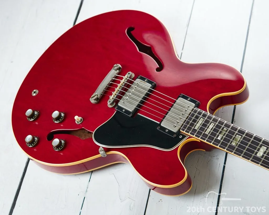 Now live on the website and the usual channels is this stunning collector grade &lsquo;63 Gibson ES-335TDC for #gibsunday that we have on consignment. The real deal. Sounds, plays and looks killer.
.
www.20thcenturytoys.co
.
#20thcenturytoys #geartal