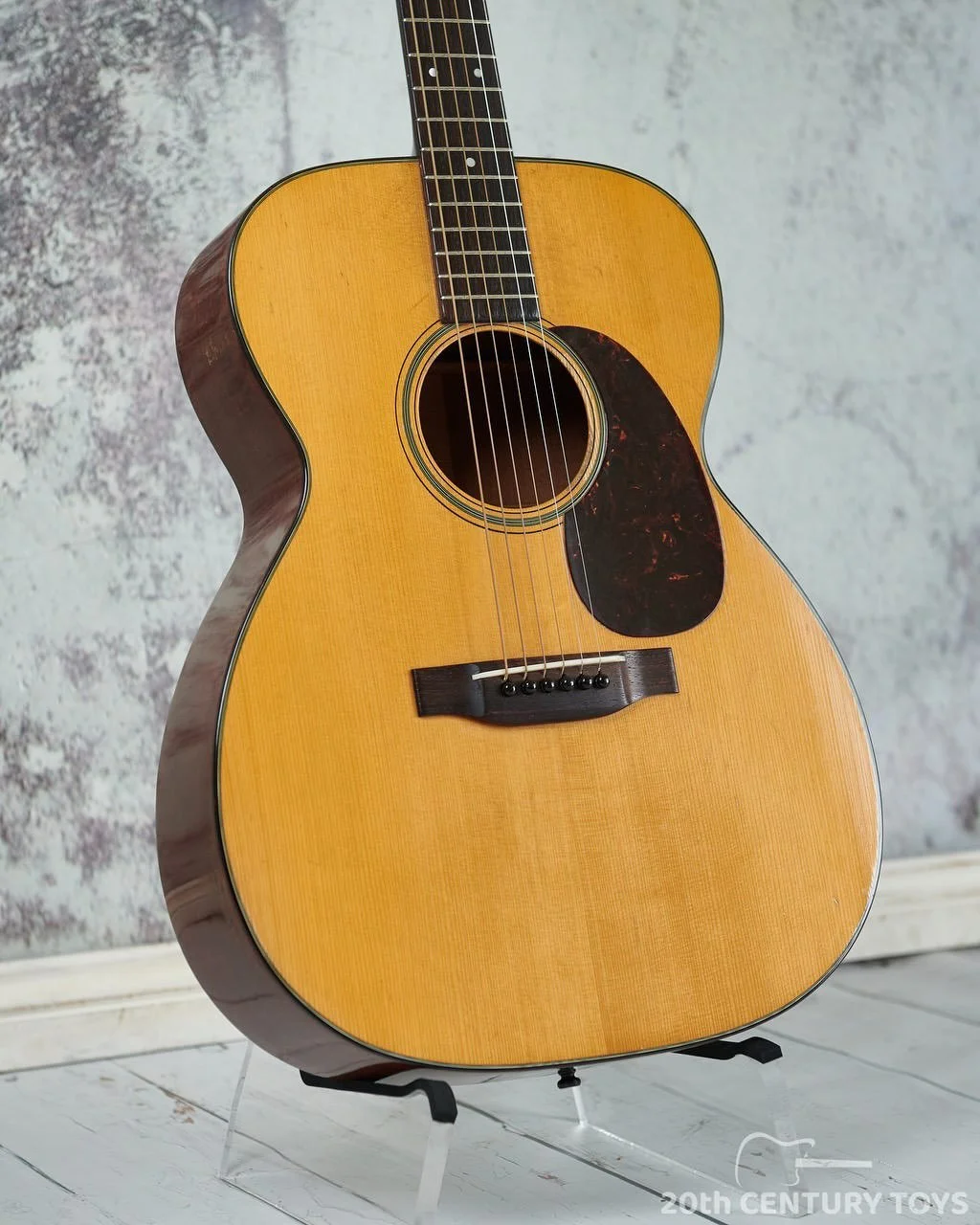 Here’s a selection of killer acoustics we currently have in for #flattopfriday A ‘53 Martin 000-18, a Martin 000-28EC Eric Clapton model, a ‘92 Gibson J-200 and a ‘73 Martin D-35. More details on the website if you want to che