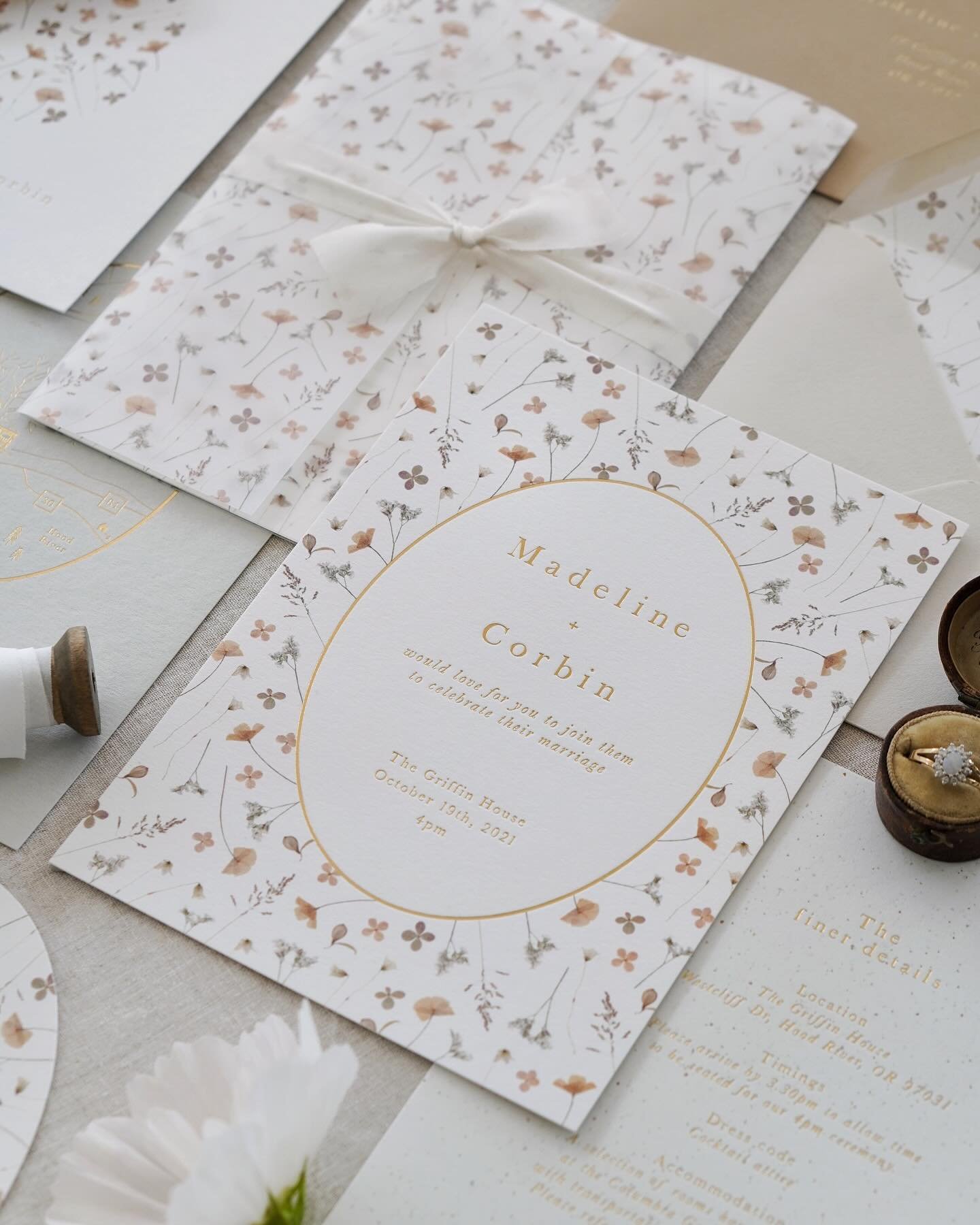 Sample packs ✨ These beautifully packaged samples are full to the brim of floral inspiration for your wedding stationery. You&rsquo;ll receive a full suite from your chosen collection, as well as a few extras, so you can get a really good feel for wh