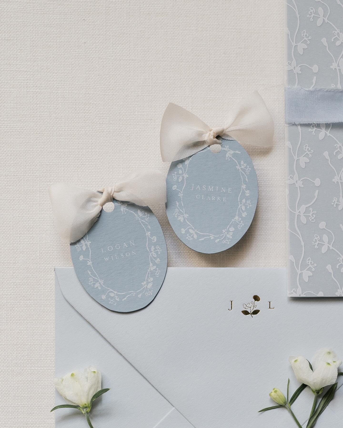 I&rsquo;m LOVING blue tones at the moment. They&rsquo;re just so beautiful paired with neutrals and golds 💙✨

If blues tickle your fancy too, the Frances collection can be customised to a blue palette for your own wedding stationery. Visit my websit