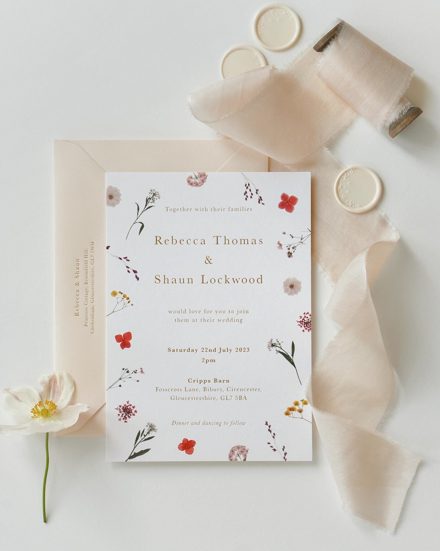 I wish to make wedding stationery one of your favourite parts of wedding planning. So, expect everything from personalised quotation packs, to carefully crafted stationery, to beautifully packaged parcels, to friendly on hand wedding advice. I really